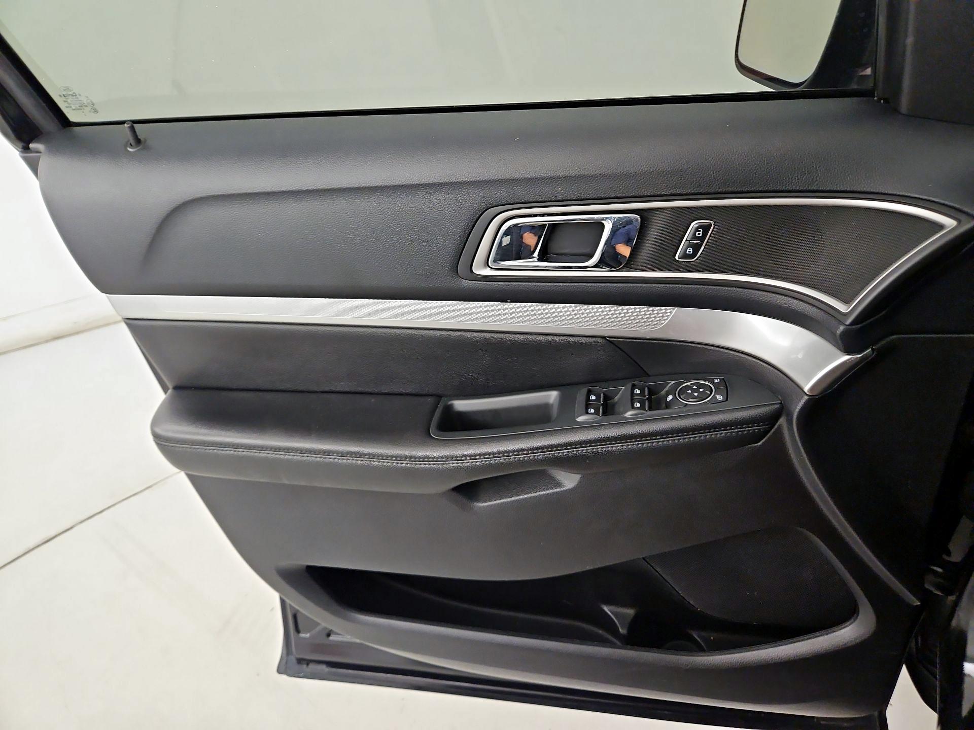 Thumbnail: 2016 Ford Explorer - 12