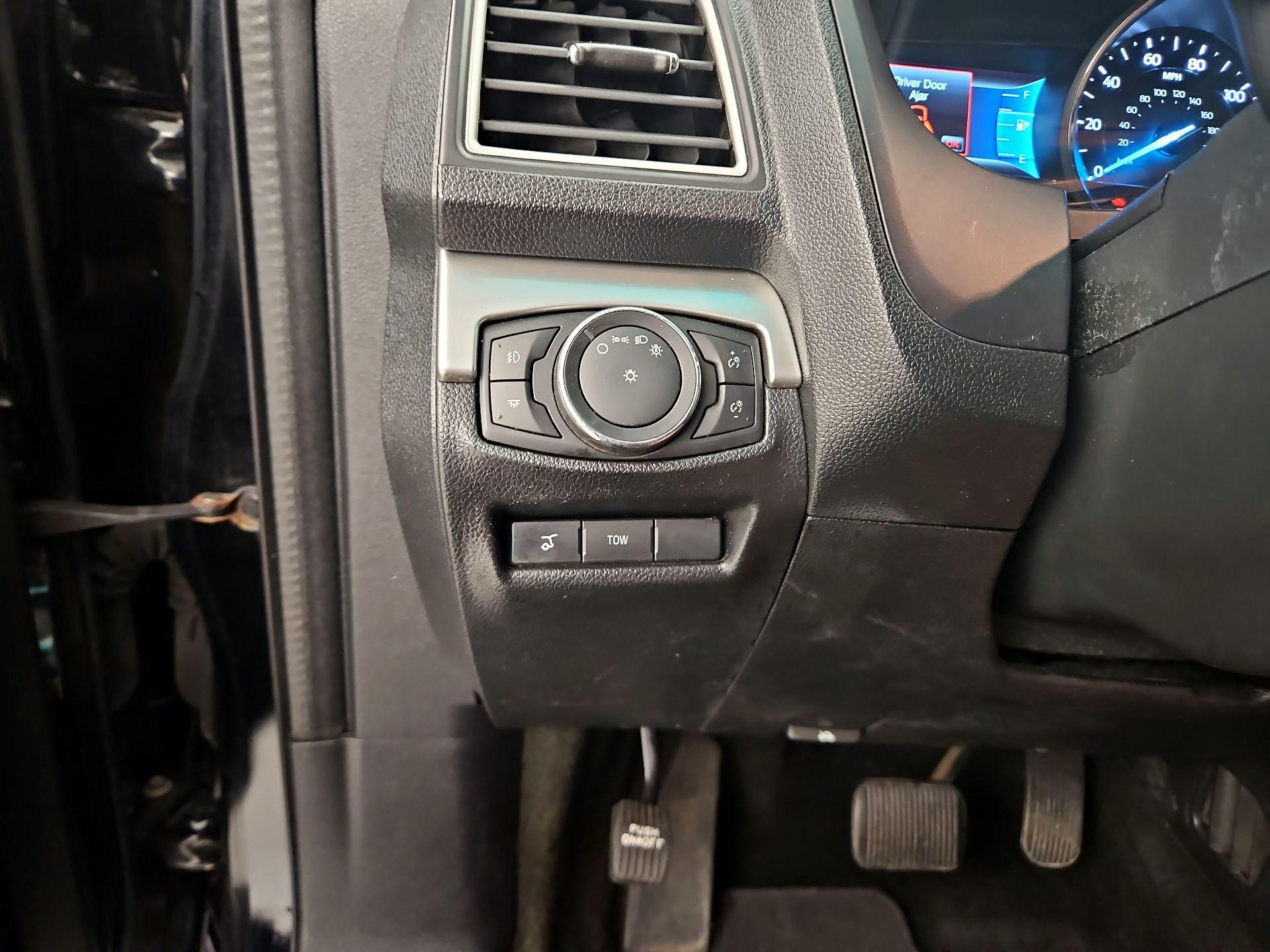 Thumbnail: 2016 Ford Explorer - 13