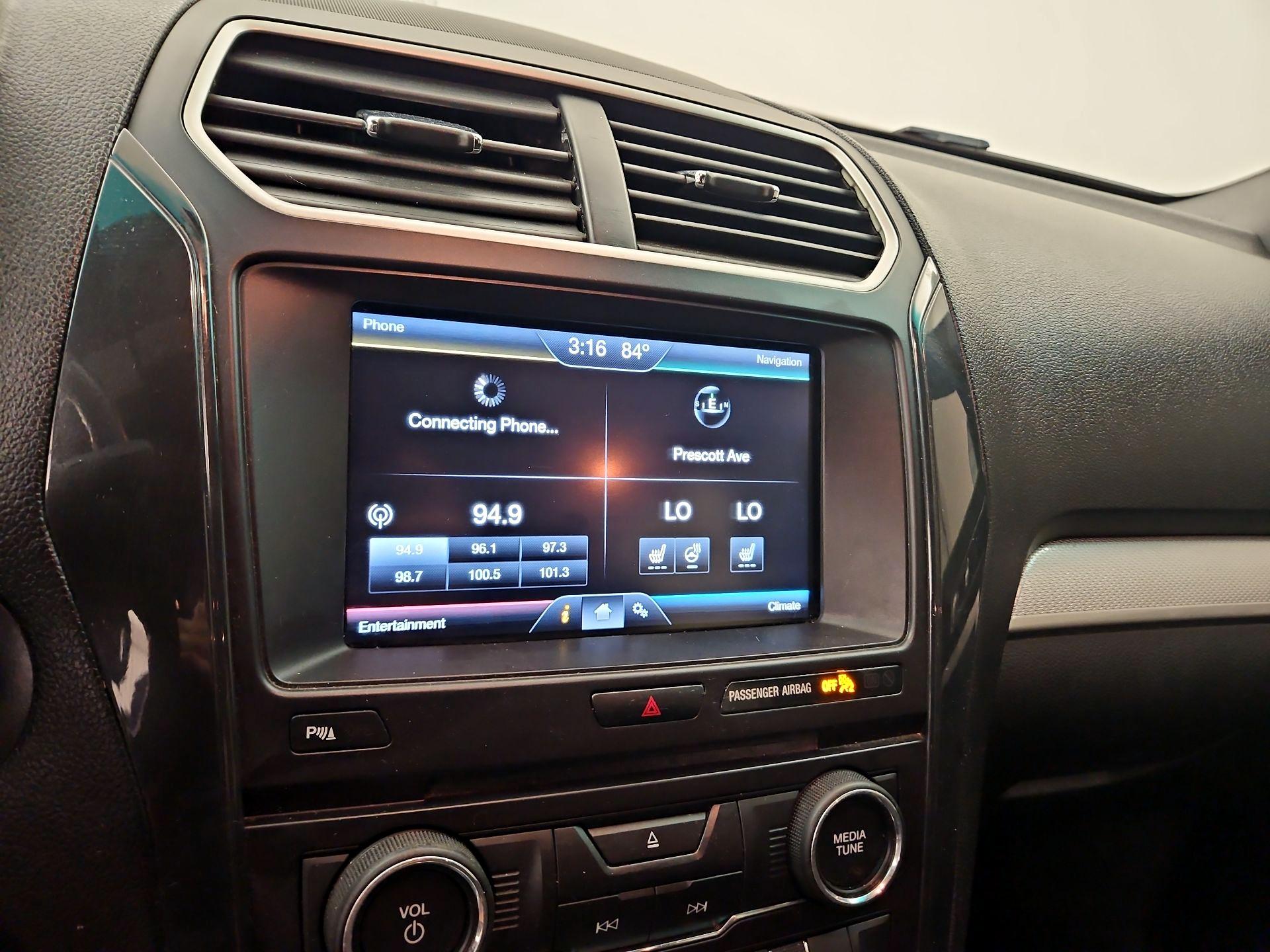 Thumbnail: 2016 Ford Explorer - 16