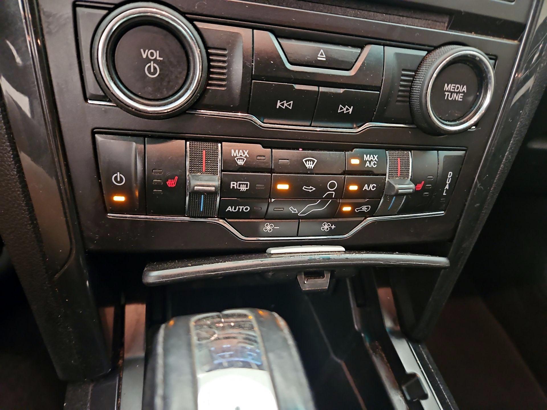 Thumbnail: 2016 Ford Explorer - 17