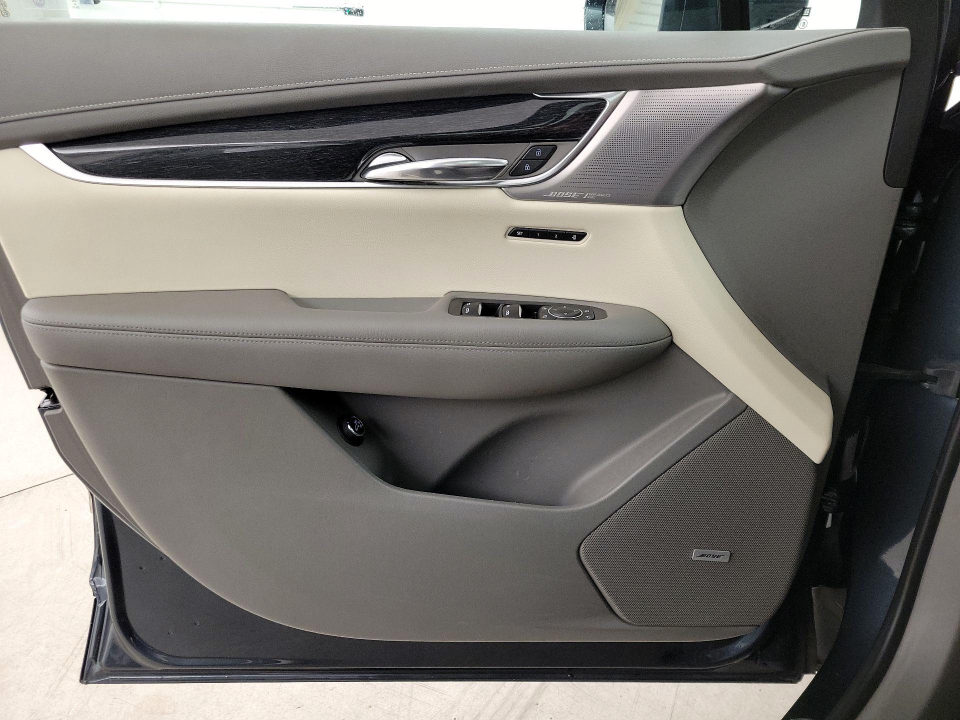 Thumbnail: 2020 Cadillac XT6 - 12