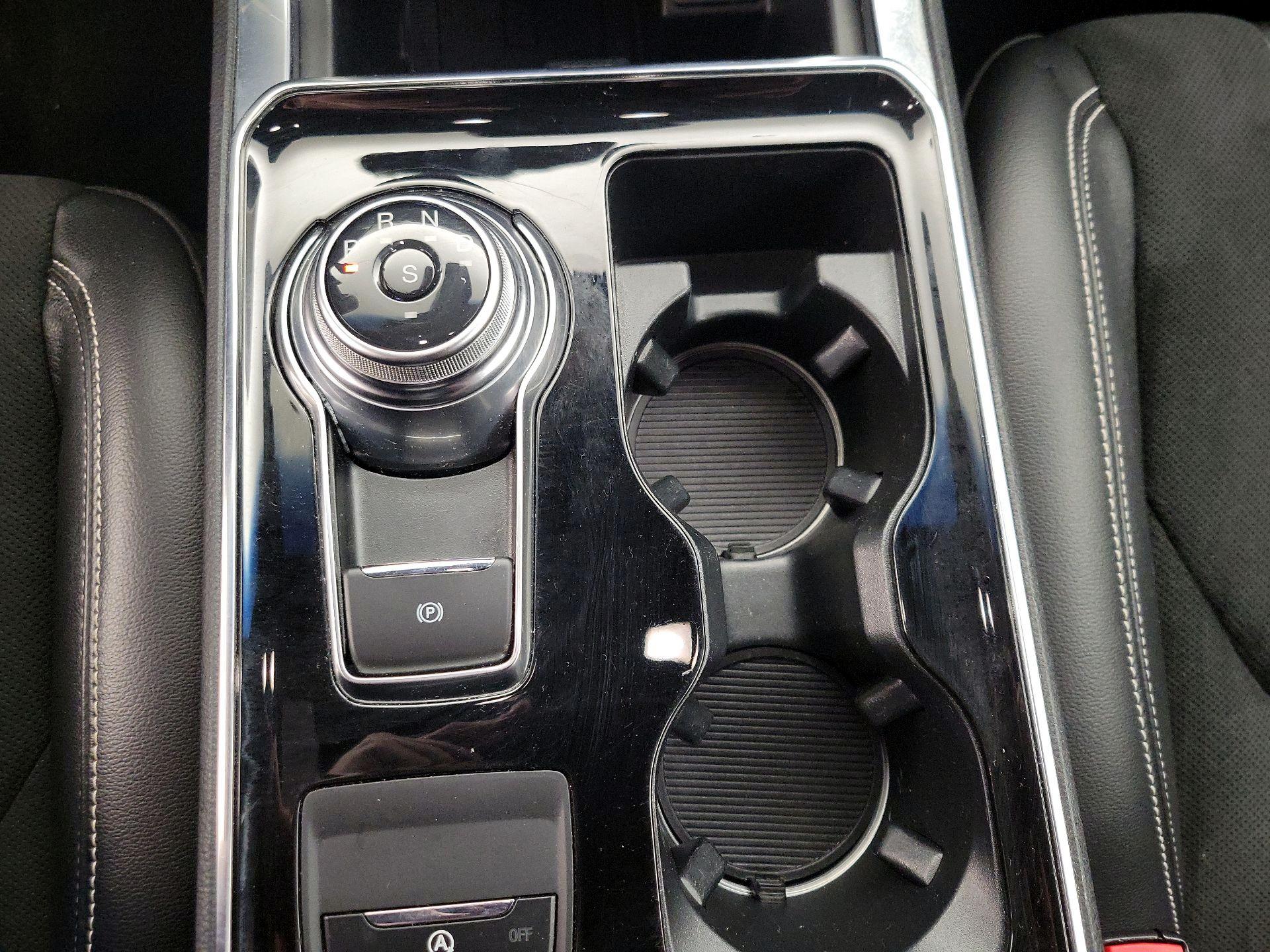 Thumbnail: 2020 Ford Edge - 17