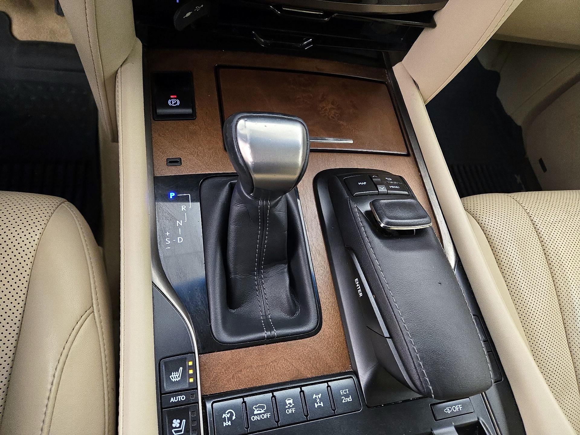 Thumbnail: 2019 Lexus LX - 16