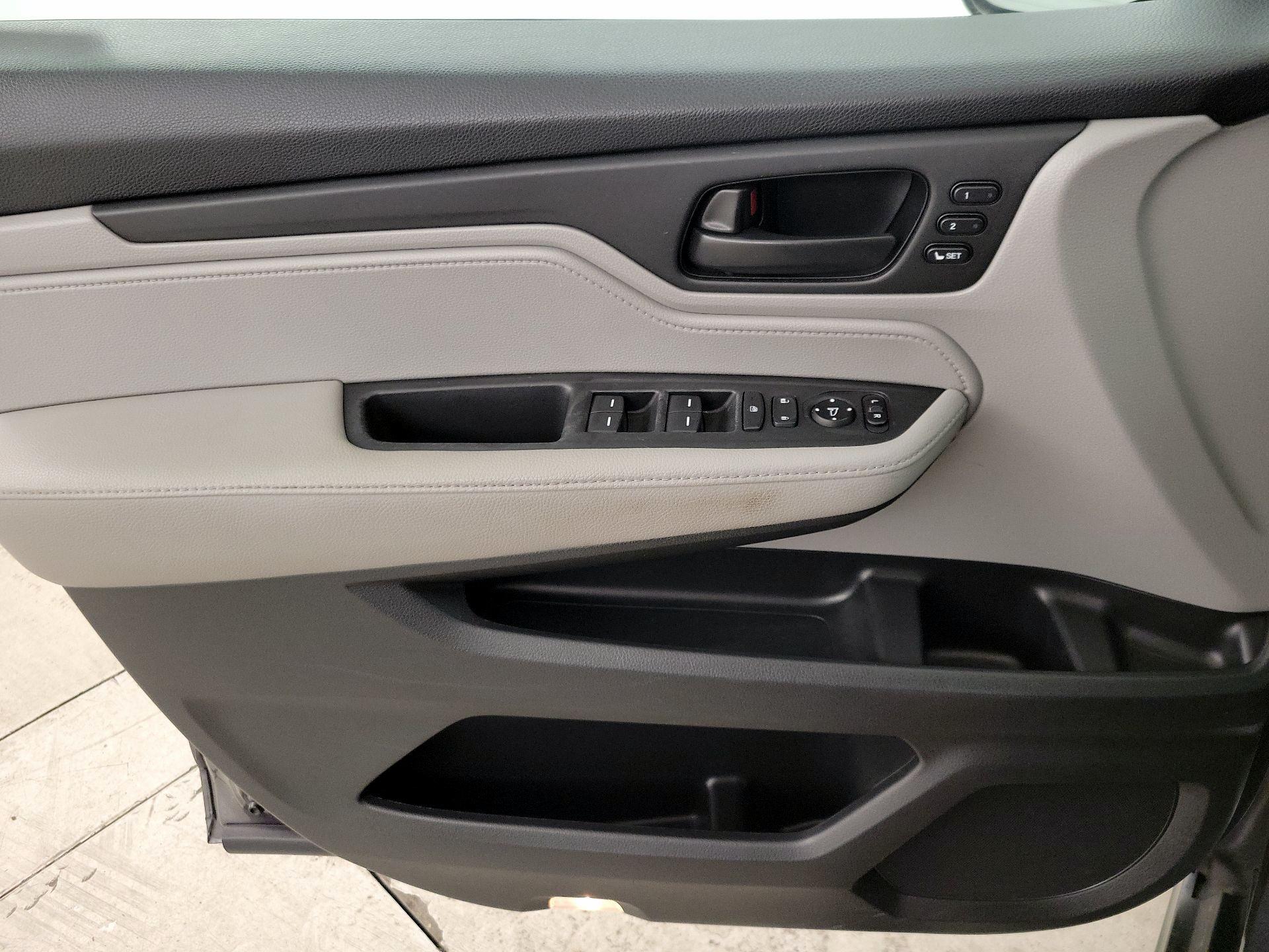 Thumbnail: 2019 Honda Odyssey - 12