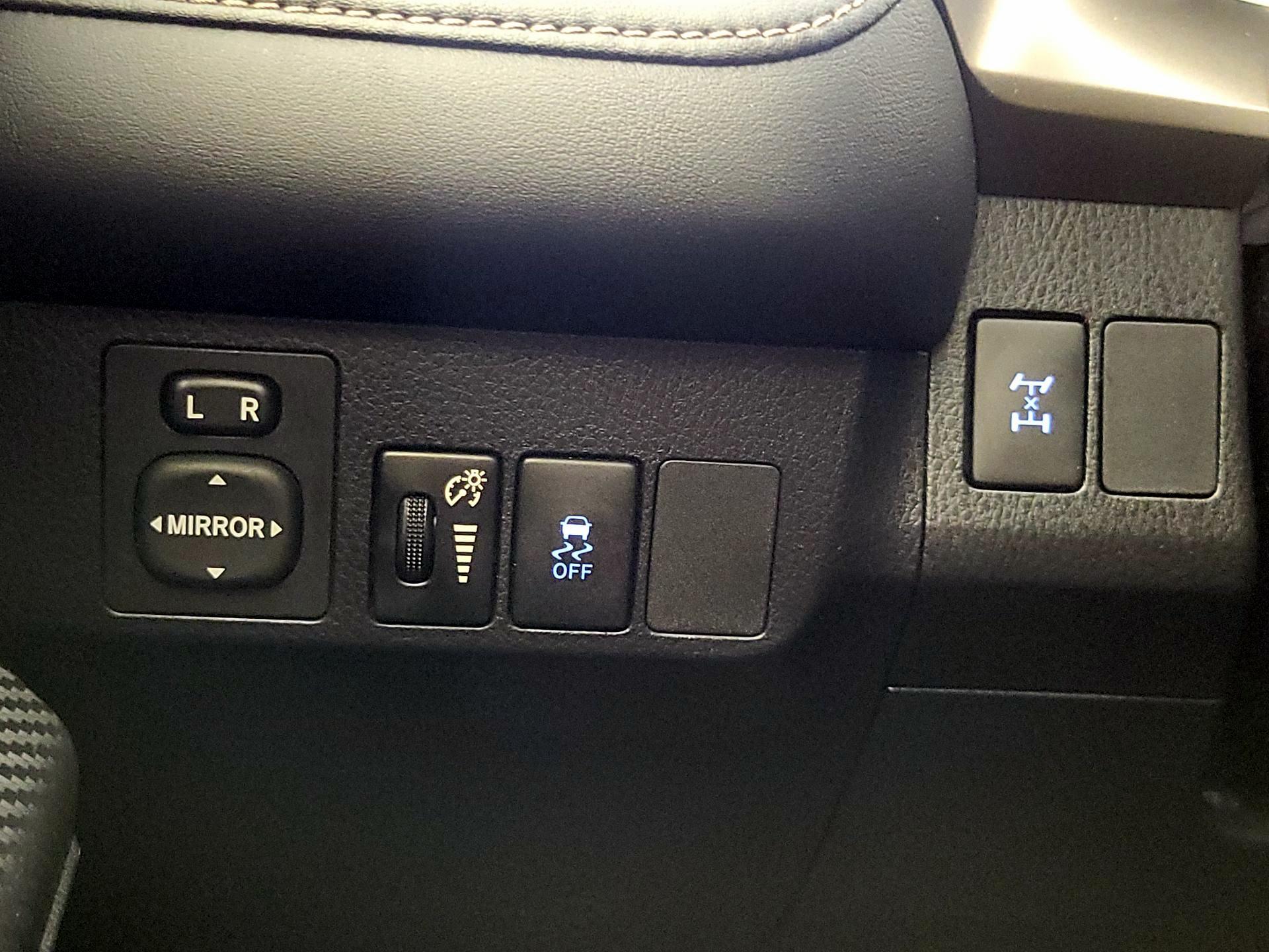 Thumbnail: 2013 Toyota RAV4 - 13