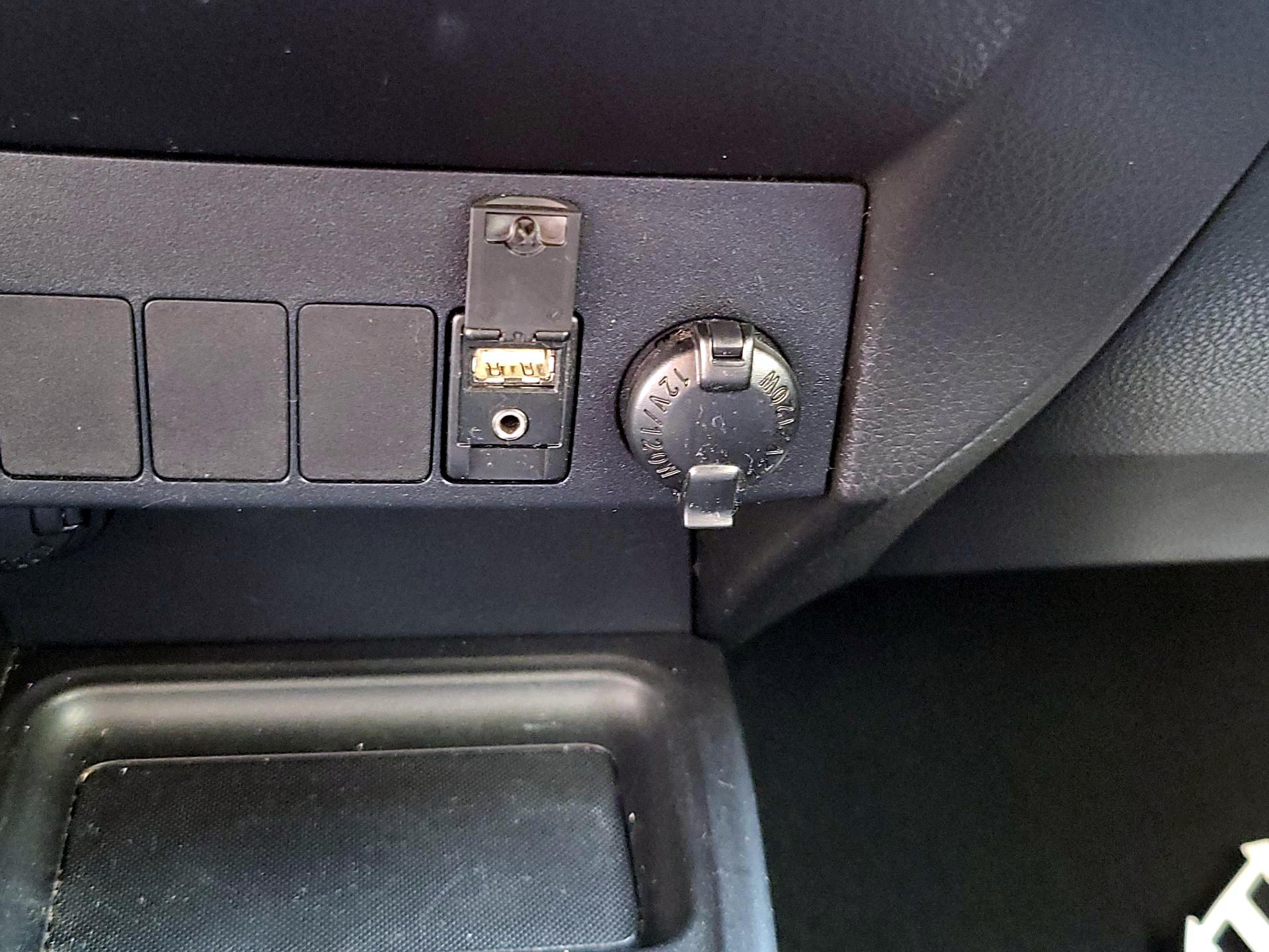 Thumbnail: 2013 Toyota RAV4 - 18