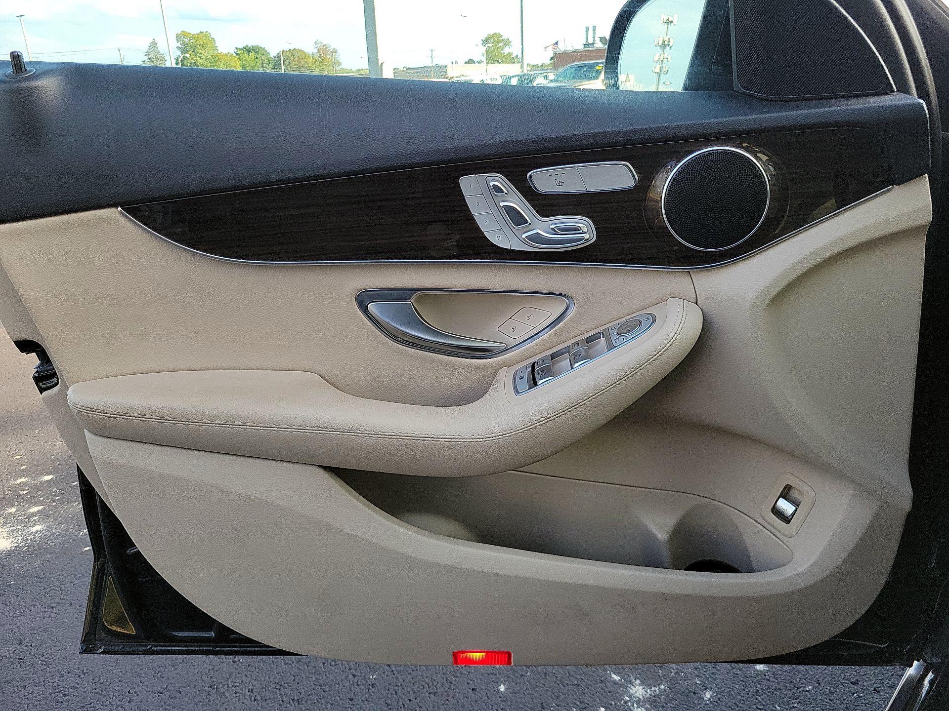Thumbnail: 2016 Mercedes-Benz C-Class - 10