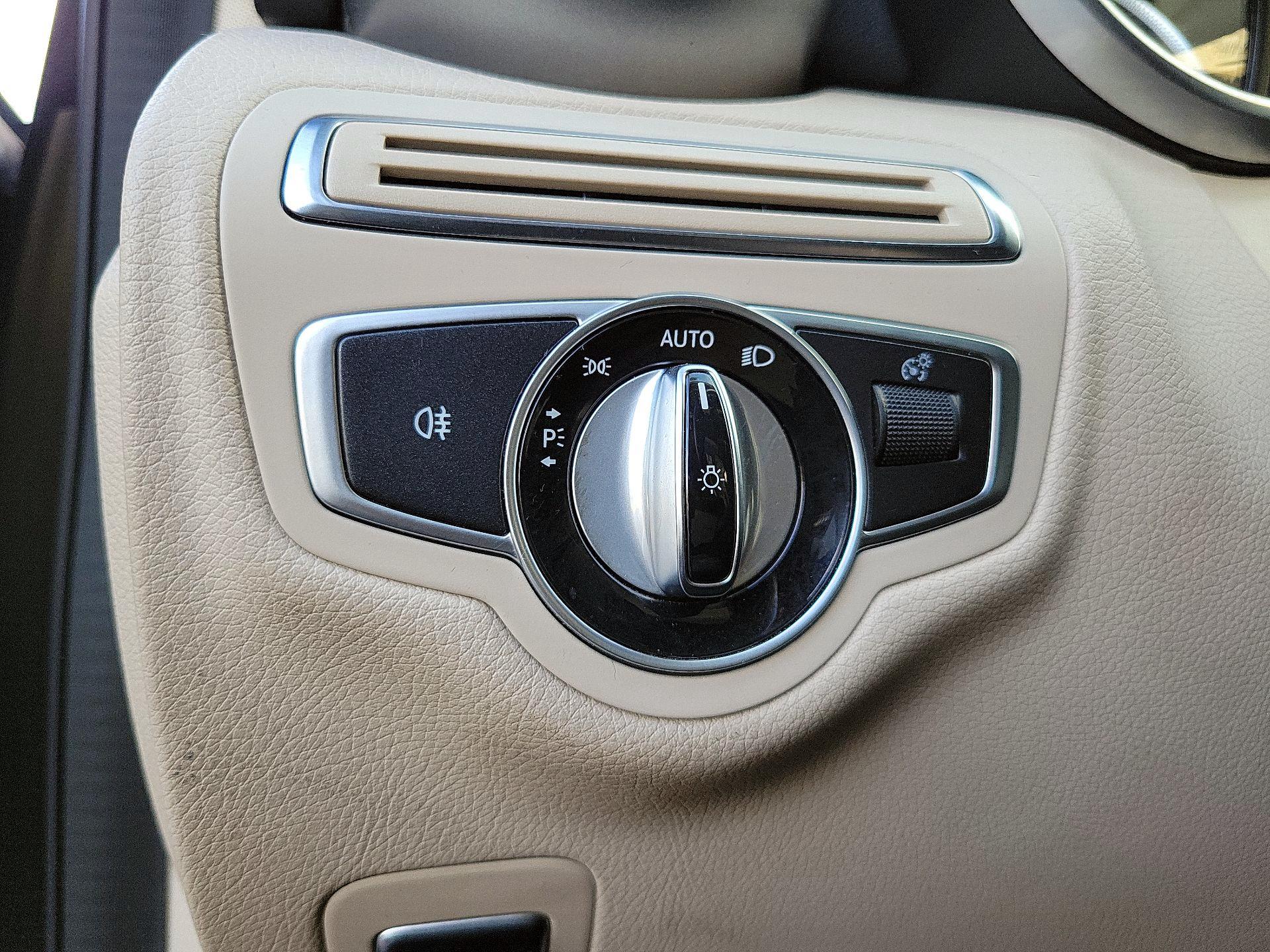 Thumbnail: 2016 Mercedes-Benz C-Class - 11