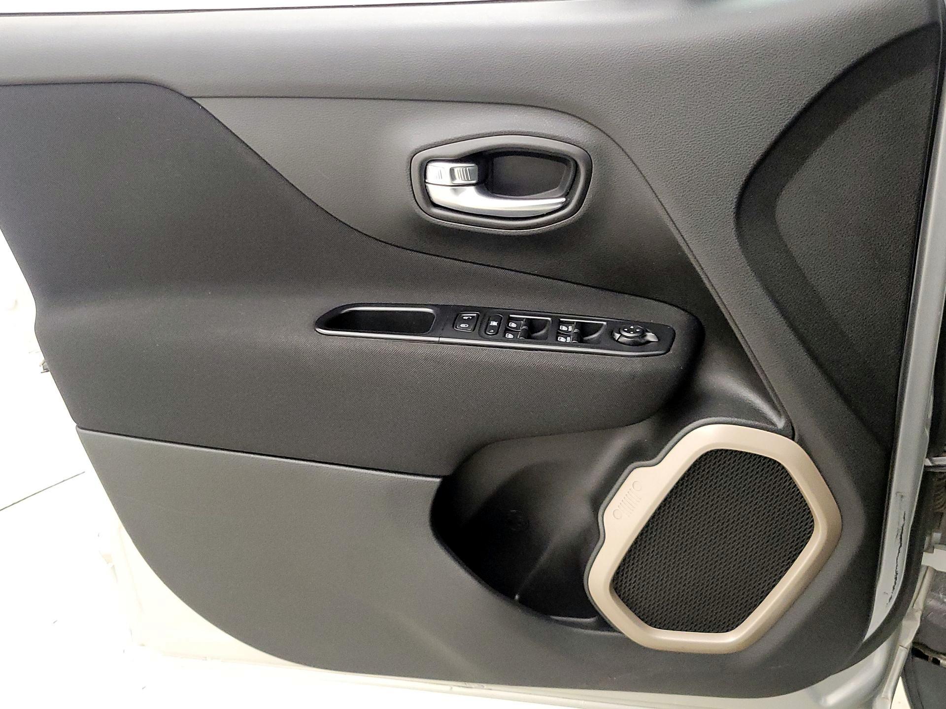 Thumbnail: 2016 Jeep Renegade - 12