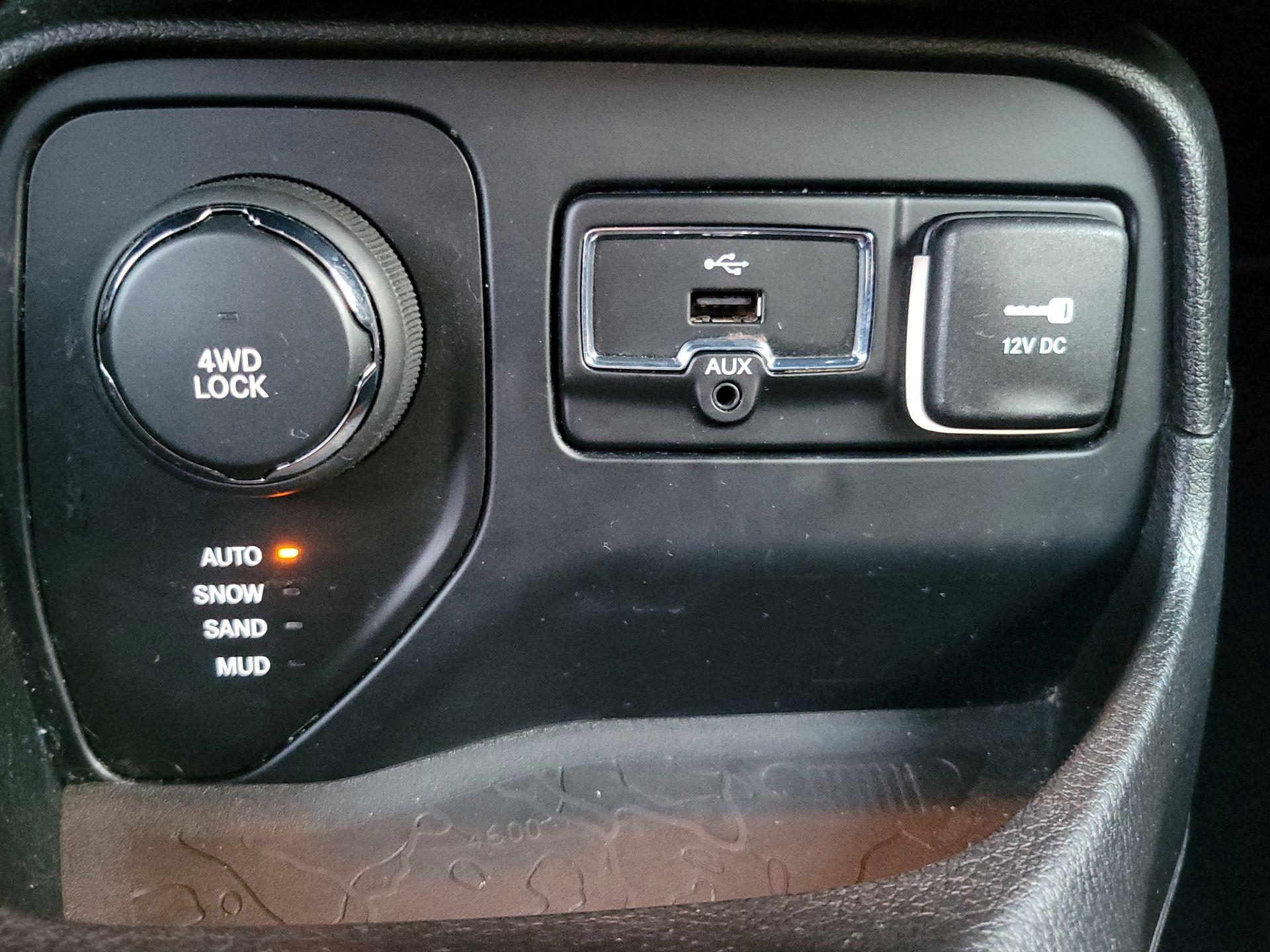 Thumbnail: 2016 Jeep Renegade - 18