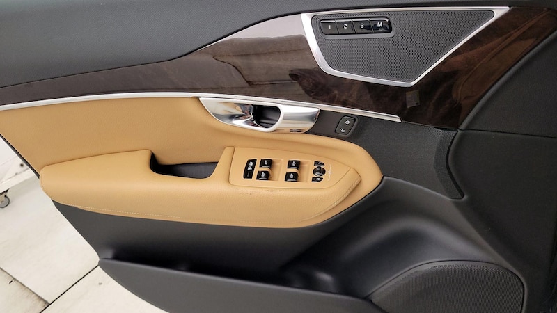 2019 Volvo XC90 T6 Momentum 12
