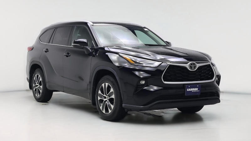 2022 Toyota Highlander XLE Hero Image
