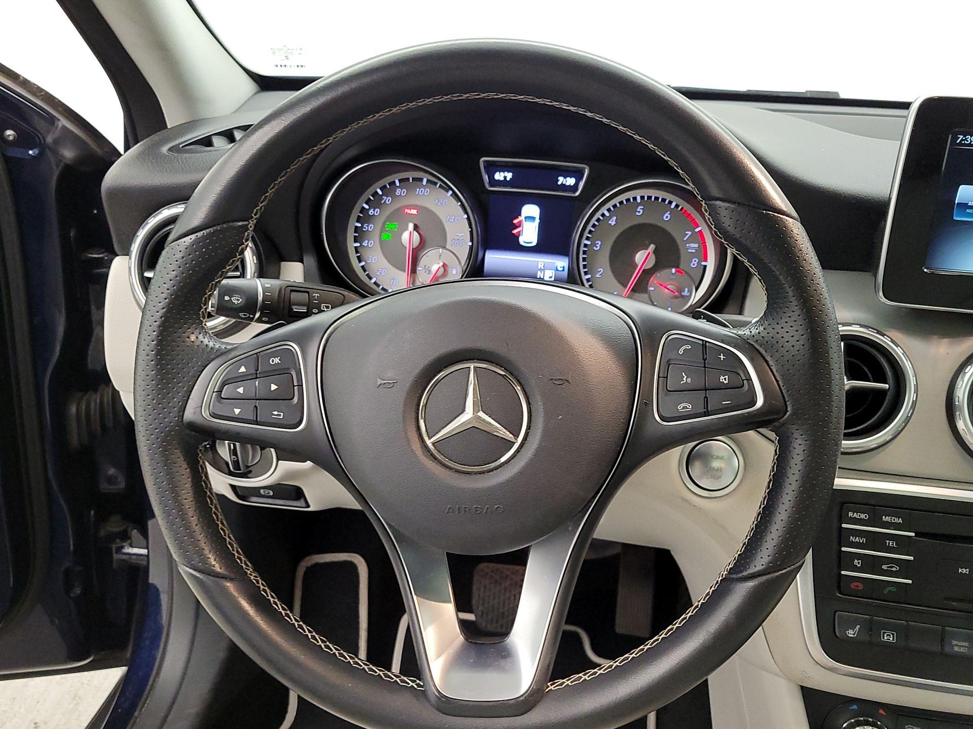 Thumbnail: 2017 Mercedes-Benz GLA - 10