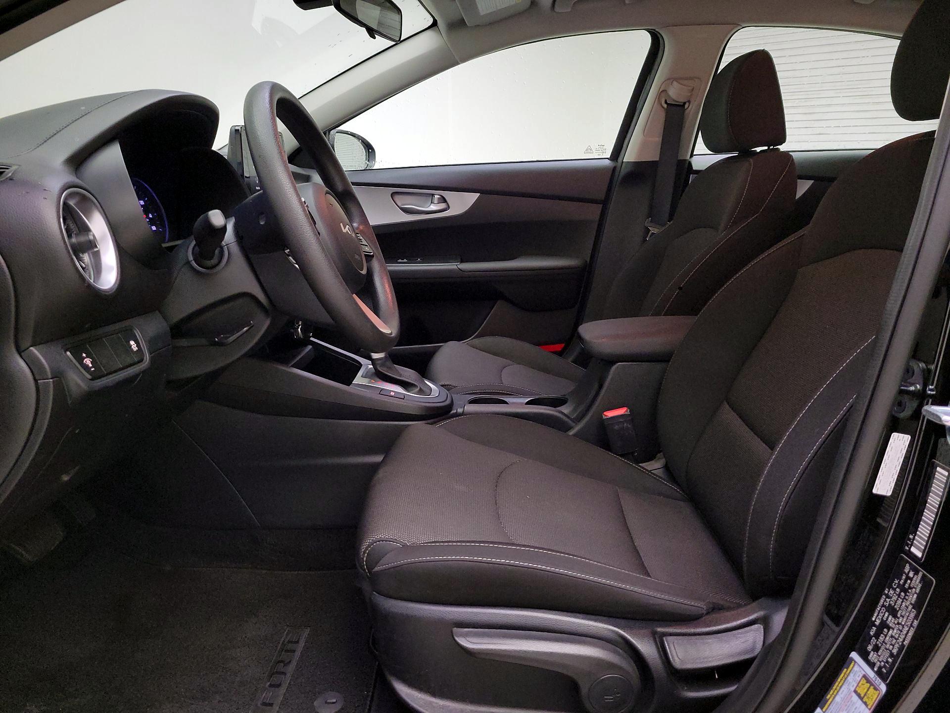 Thumbnail: 2022 Kia Forte - 11