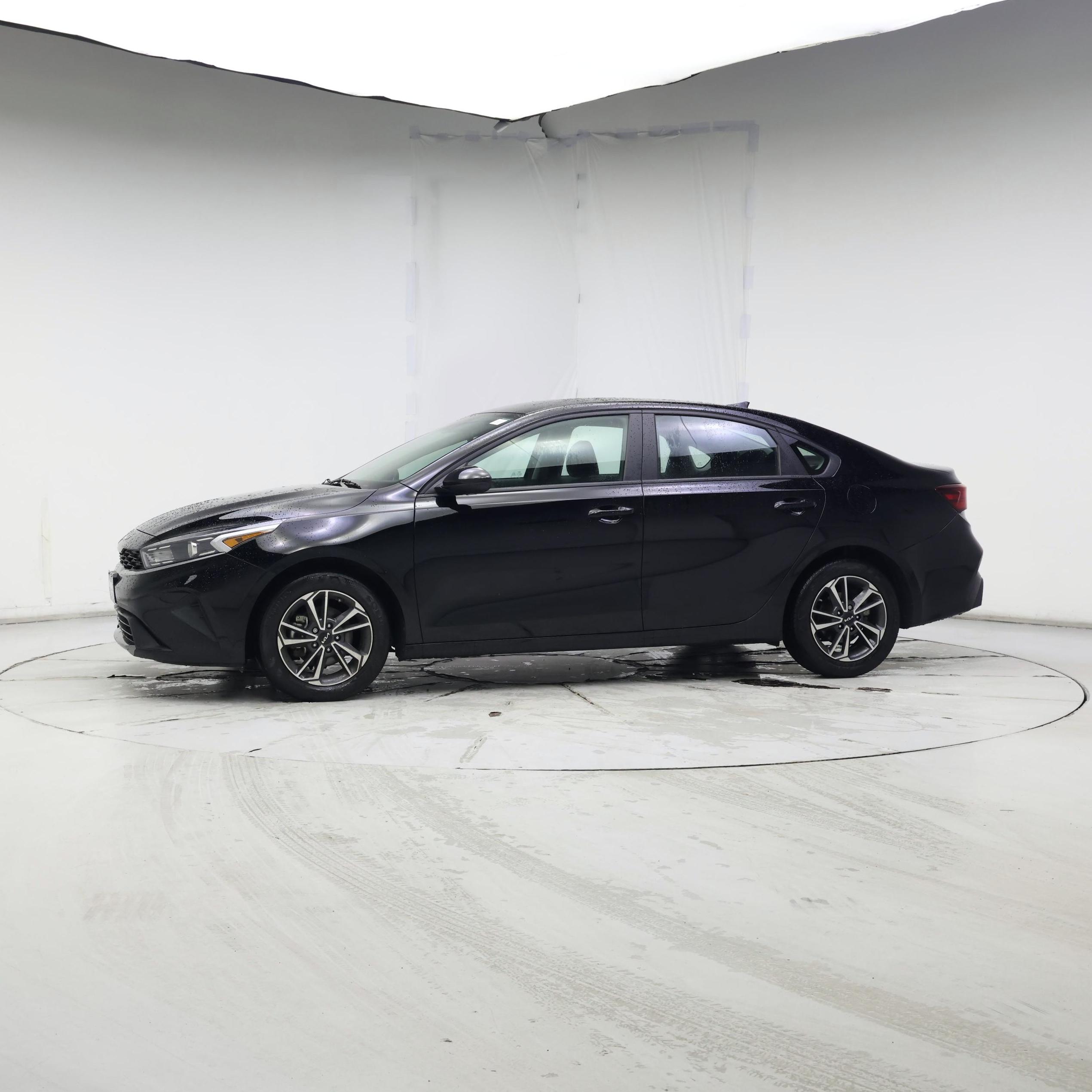 Thumbnail: 2022 Kia Forte - 3