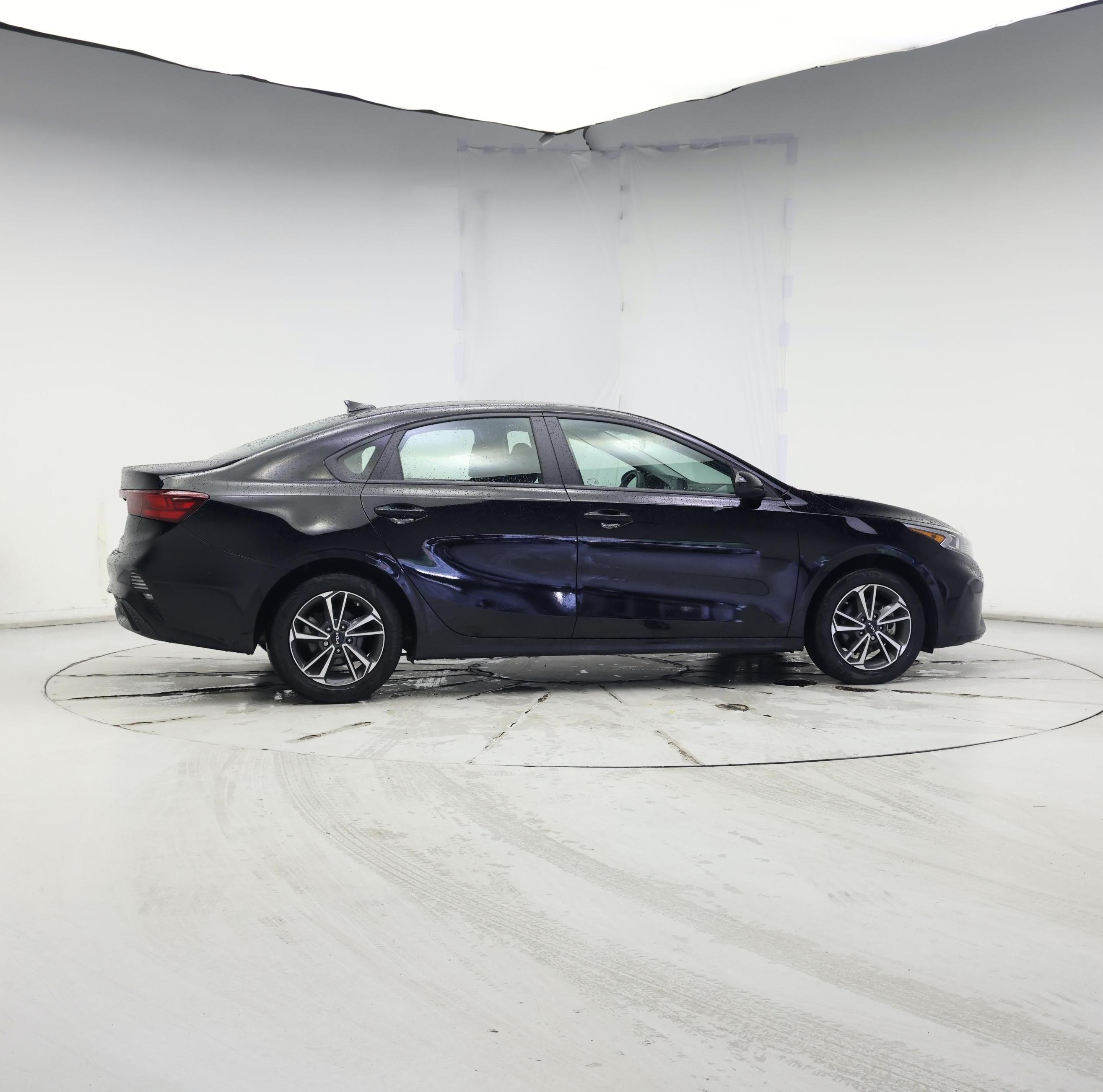 Thumbnail: 2022 Kia Forte - 7