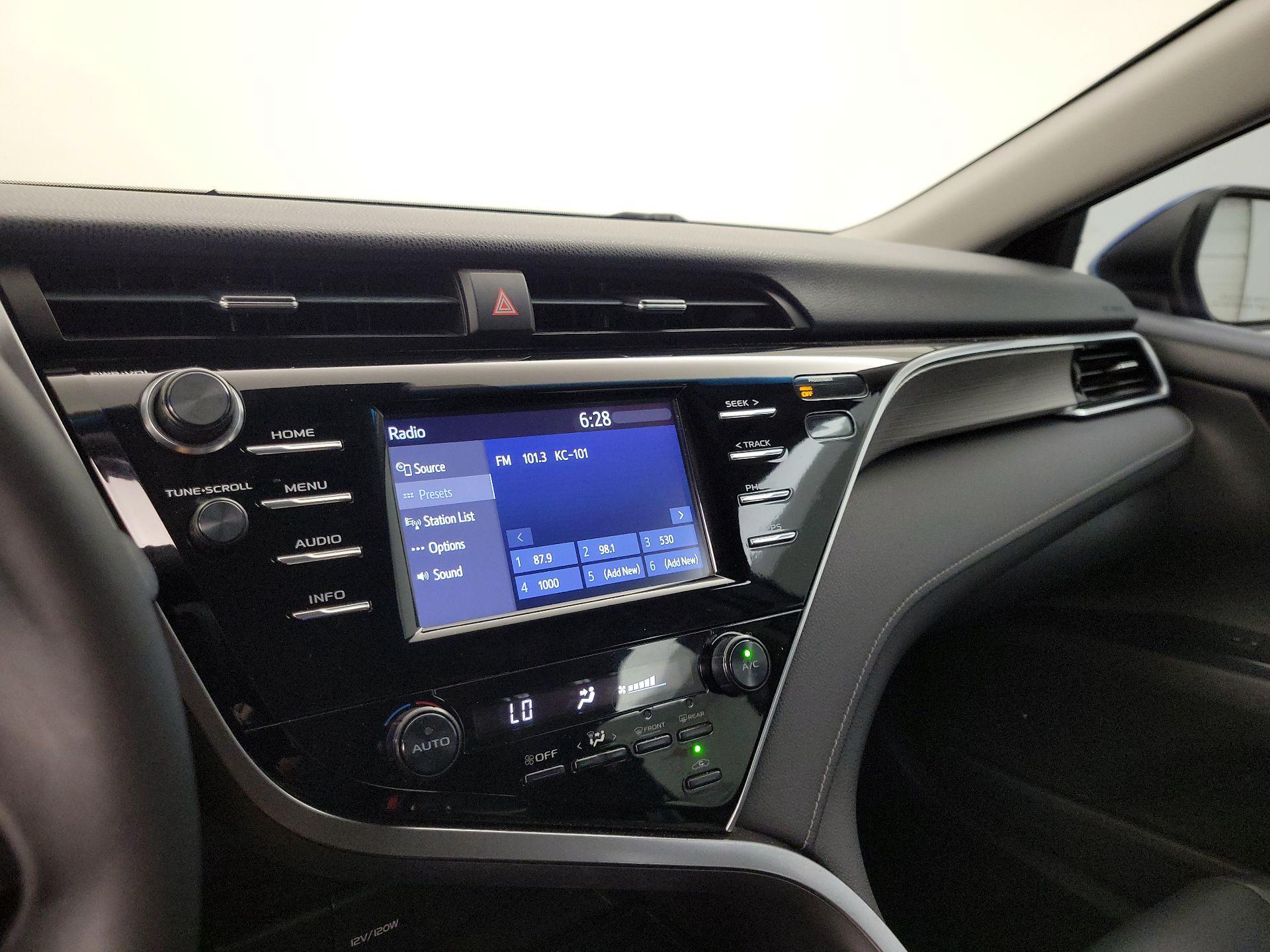Thumbnail: 2018 Toyota Camry - 15