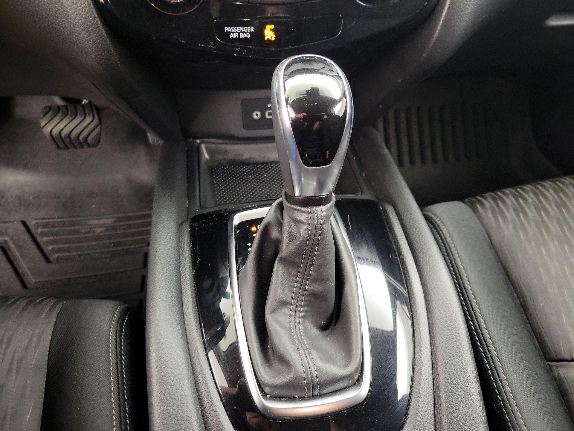 Thumbnail: 2020 Nissan Rogue - 17
