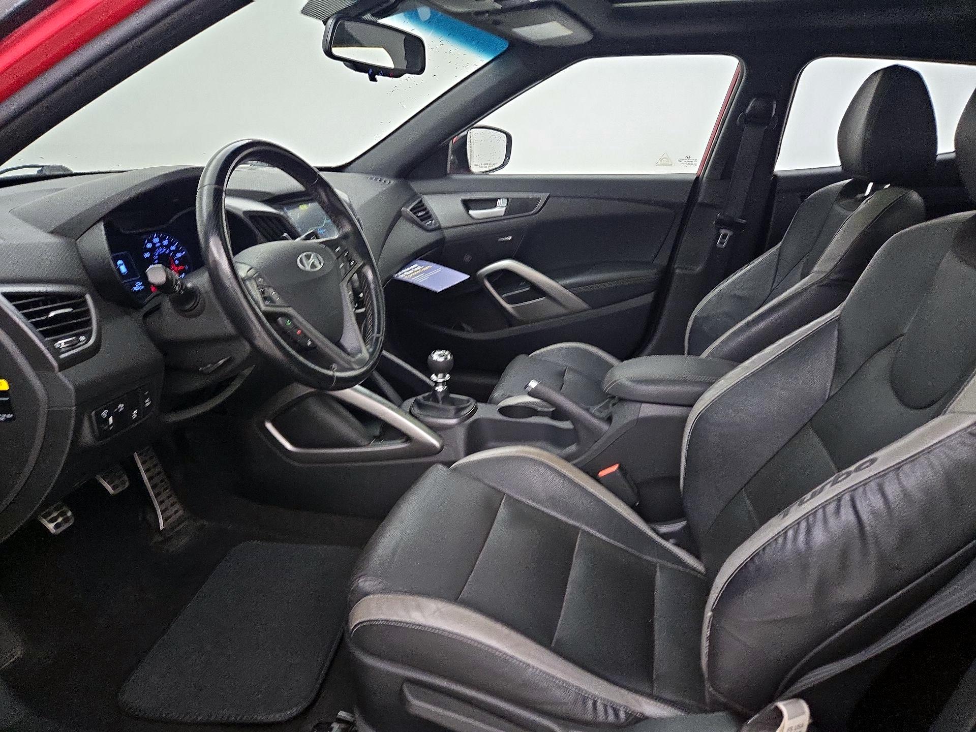 Thumbnail: 2016 Hyundai Veloster - 11