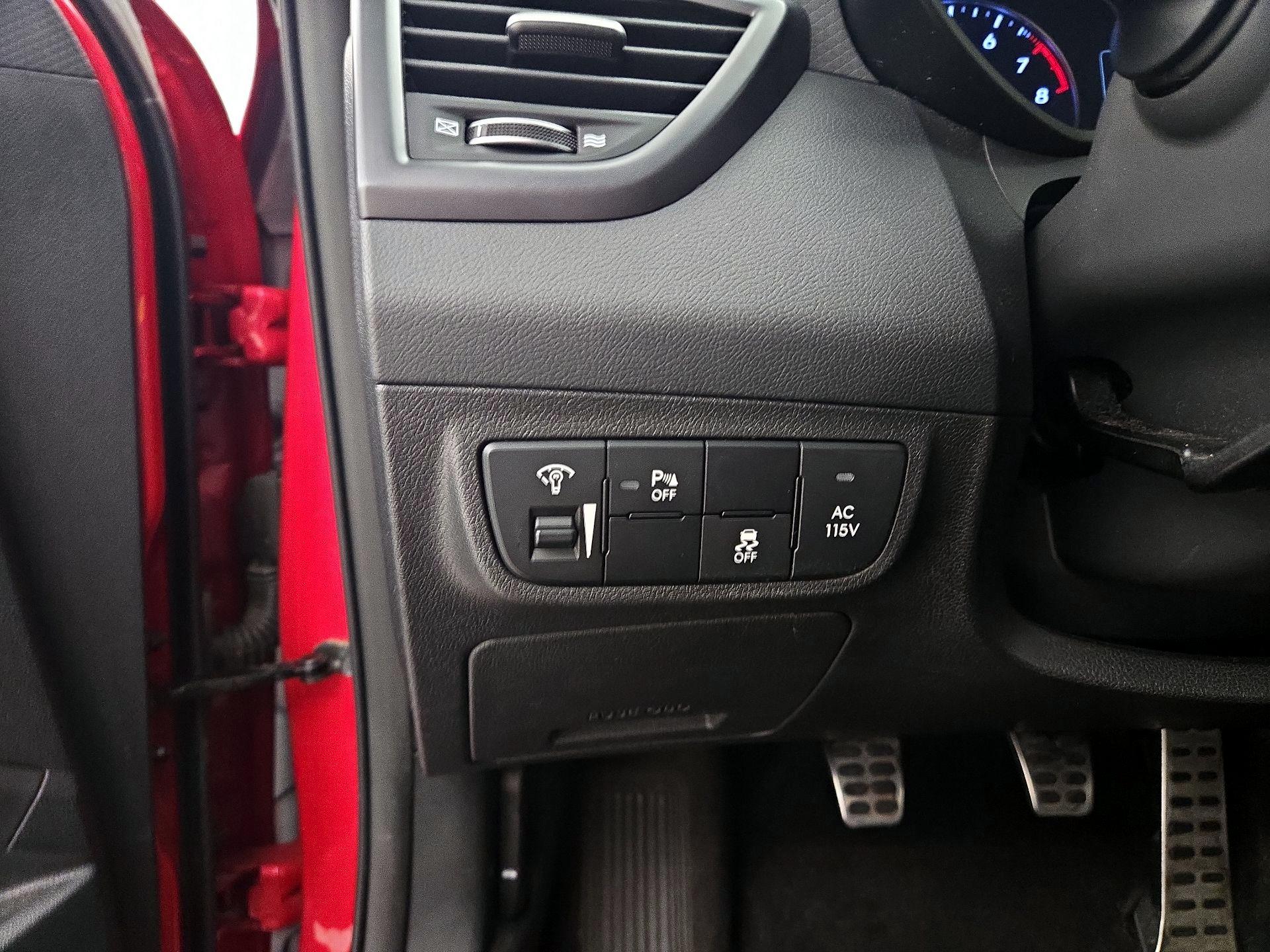 Thumbnail: 2016 Hyundai Veloster - 13