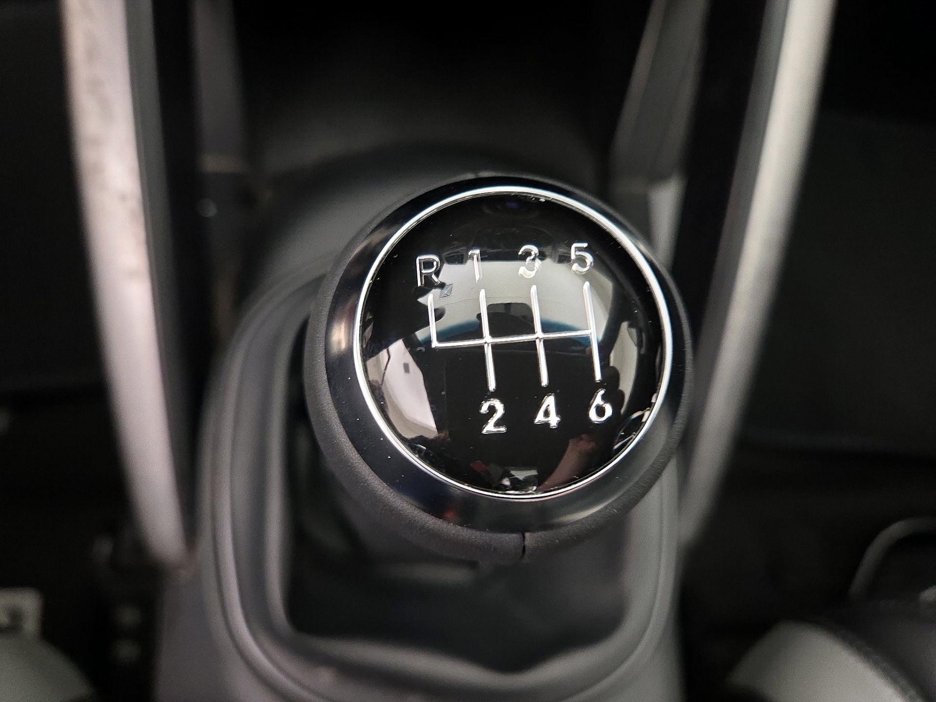 Thumbnail: 2016 Hyundai Veloster - 18