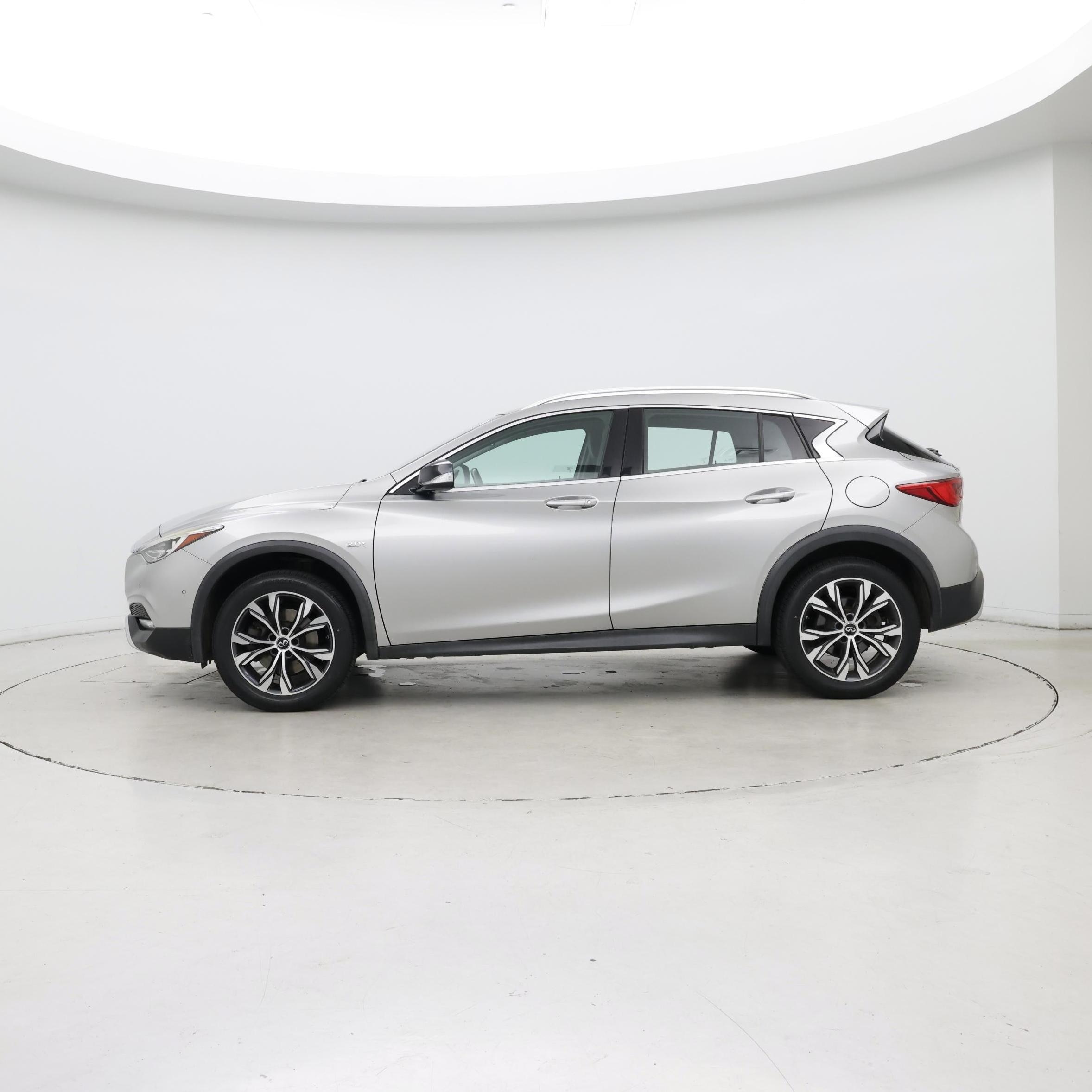 Thumbnail: 2018 INFINITI QX30 - 3