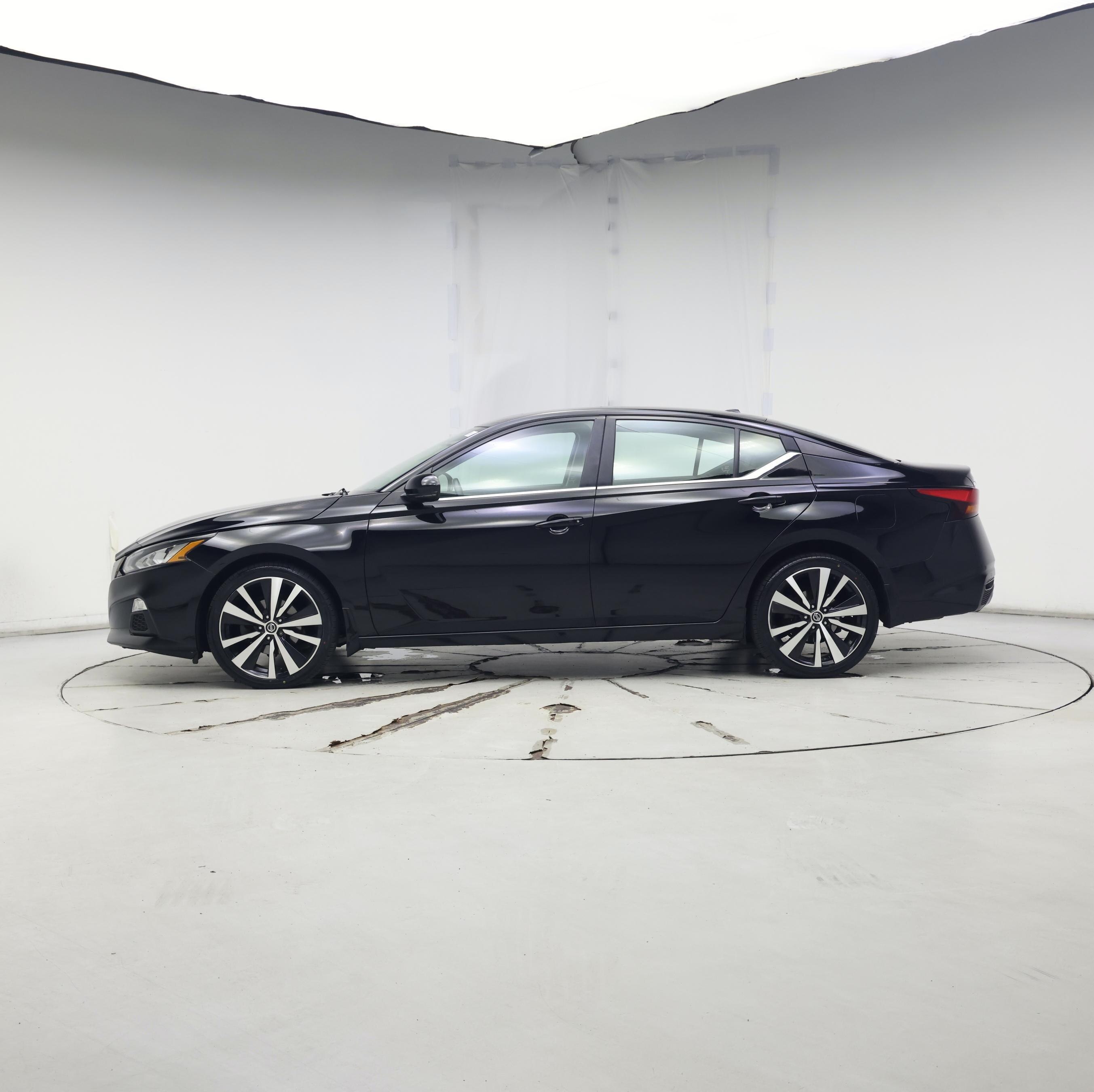 Thumbnail: 2020 Nissan Altima - 3