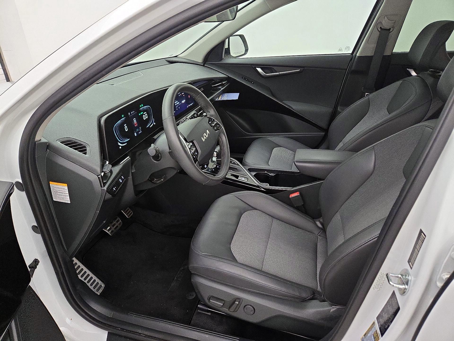 Thumbnail: 2023 Kia Niro - 11