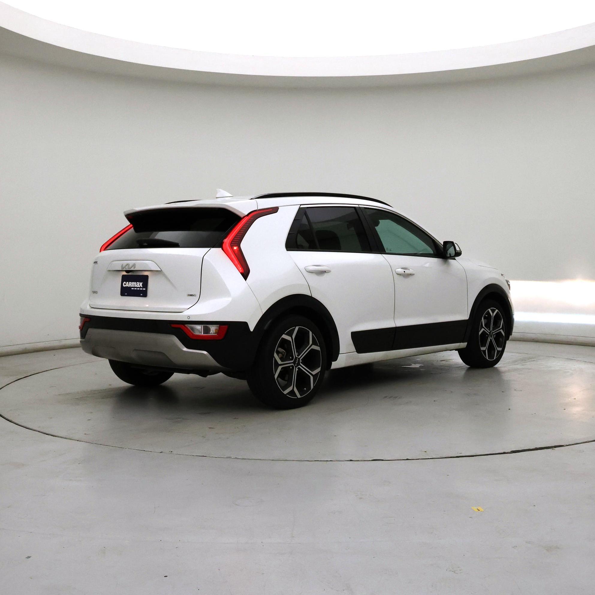 Thumbnail: 2023 Kia Niro - 8