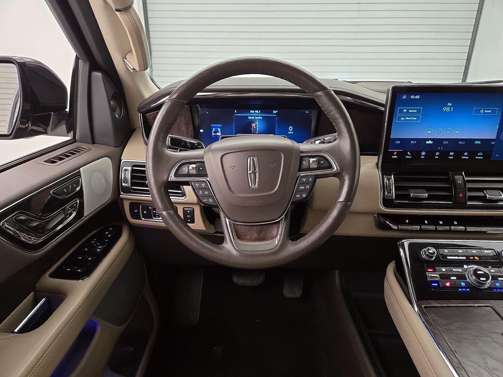 Thumbnail: 2022 Lincoln Navigator - 10
