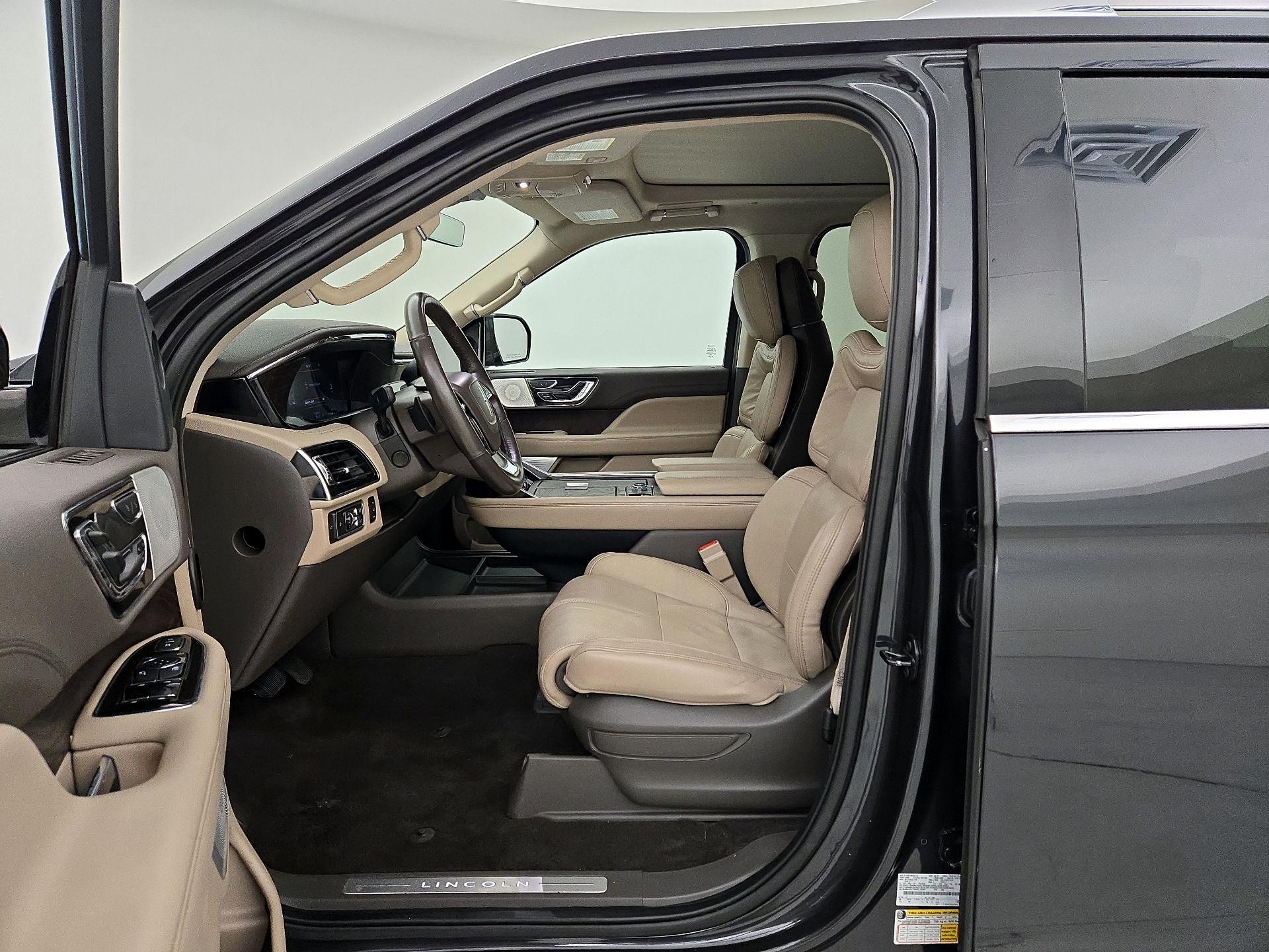 Thumbnail: 2022 Lincoln Navigator - 11