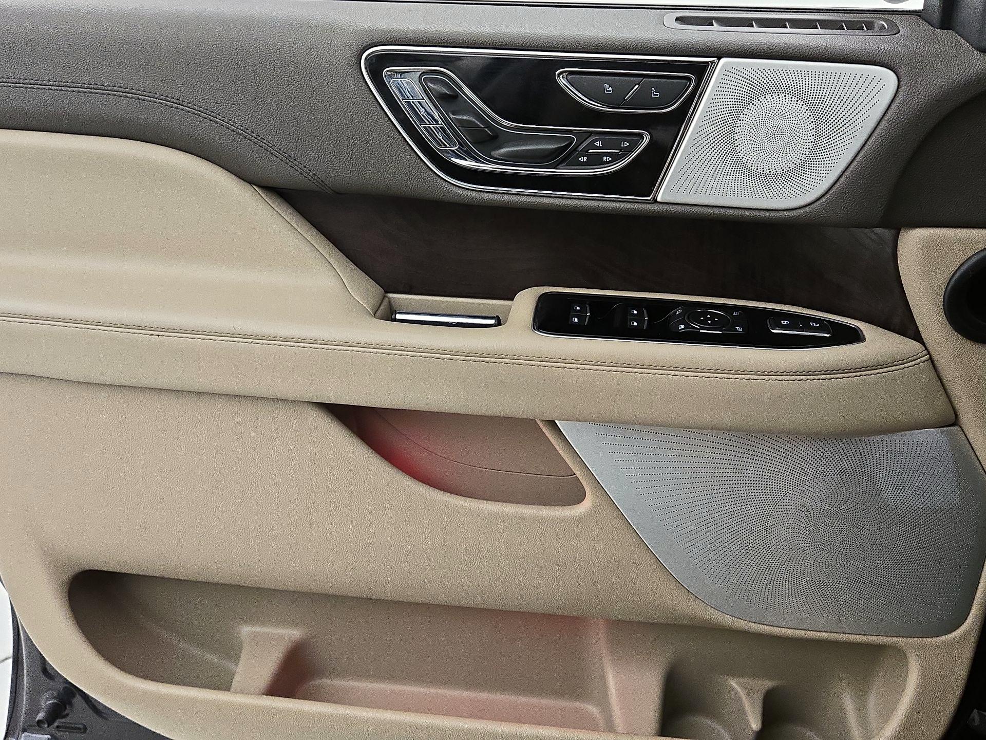 Thumbnail: 2022 Lincoln Navigator - 12