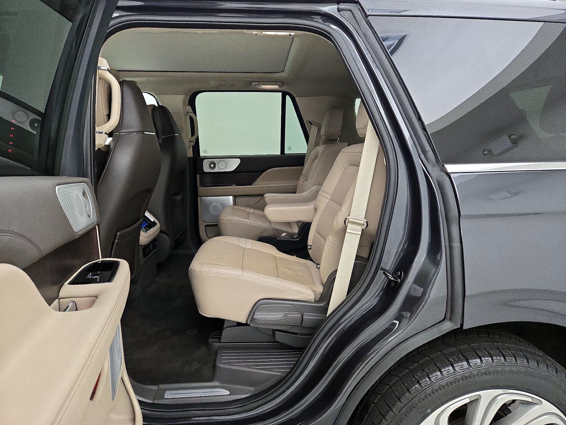 Thumbnail: 2022 Lincoln Navigator - 18