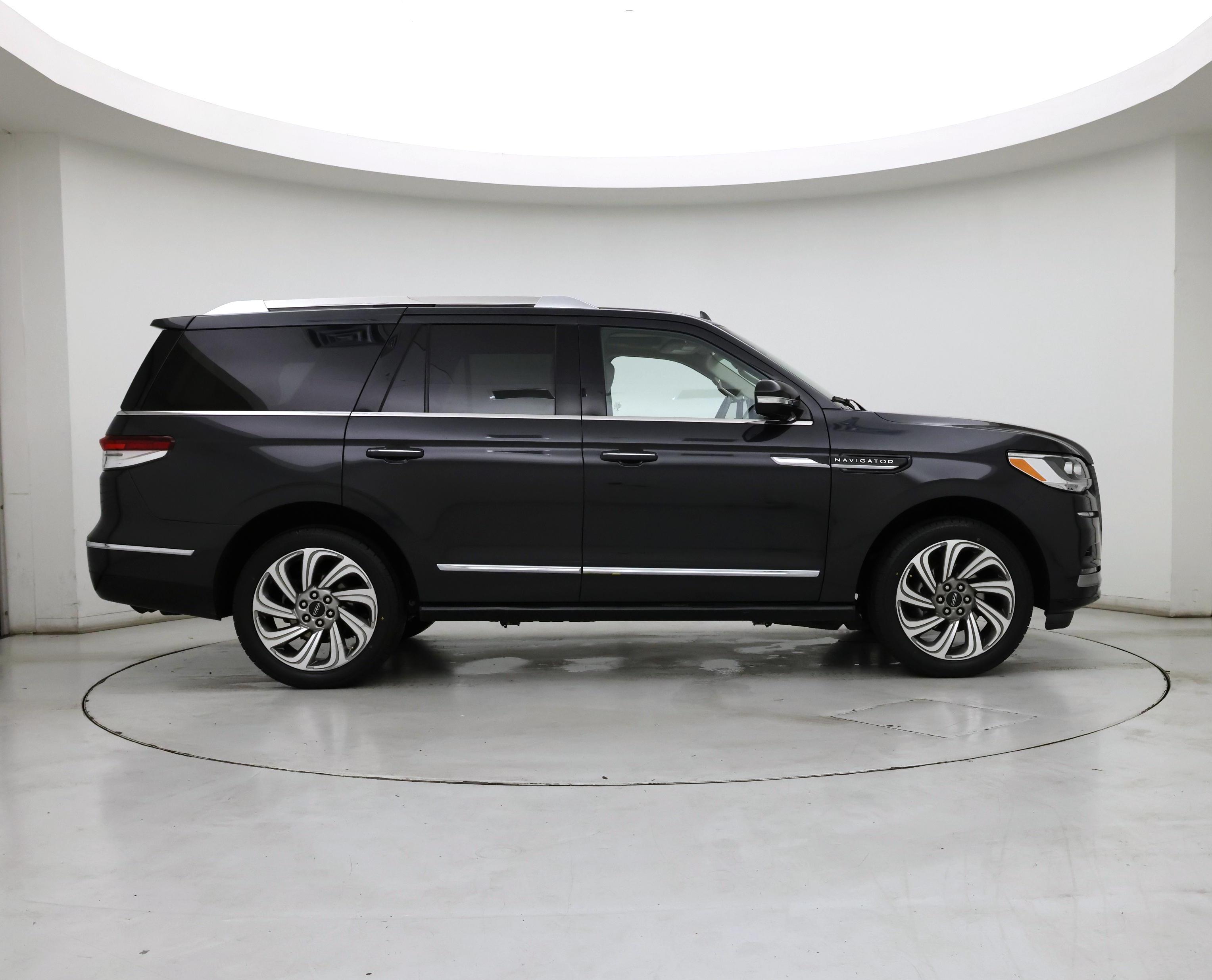 Thumbnail: 2022 Lincoln Navigator - 7
