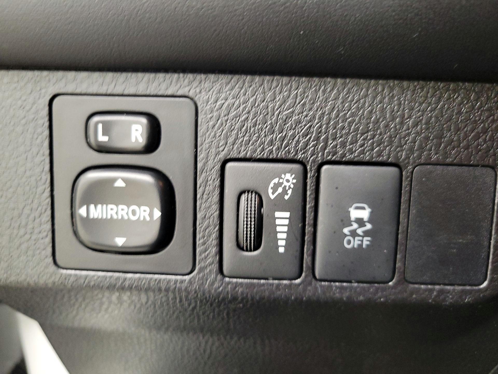 Thumbnail: 2015 Toyota RAV4 - 13