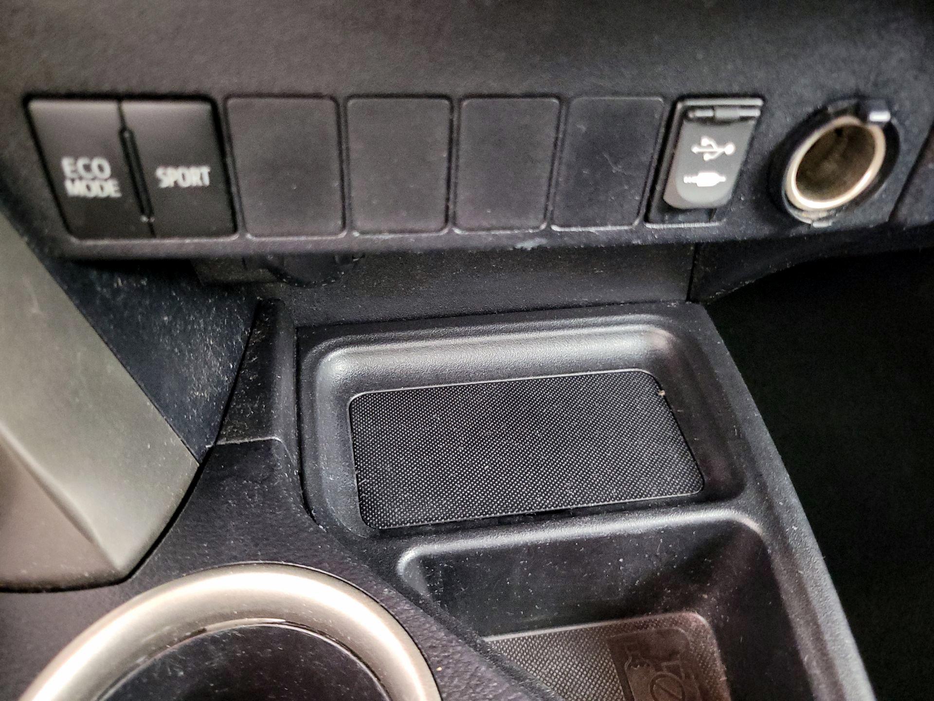 Thumbnail: 2015 Toyota RAV4 - 18