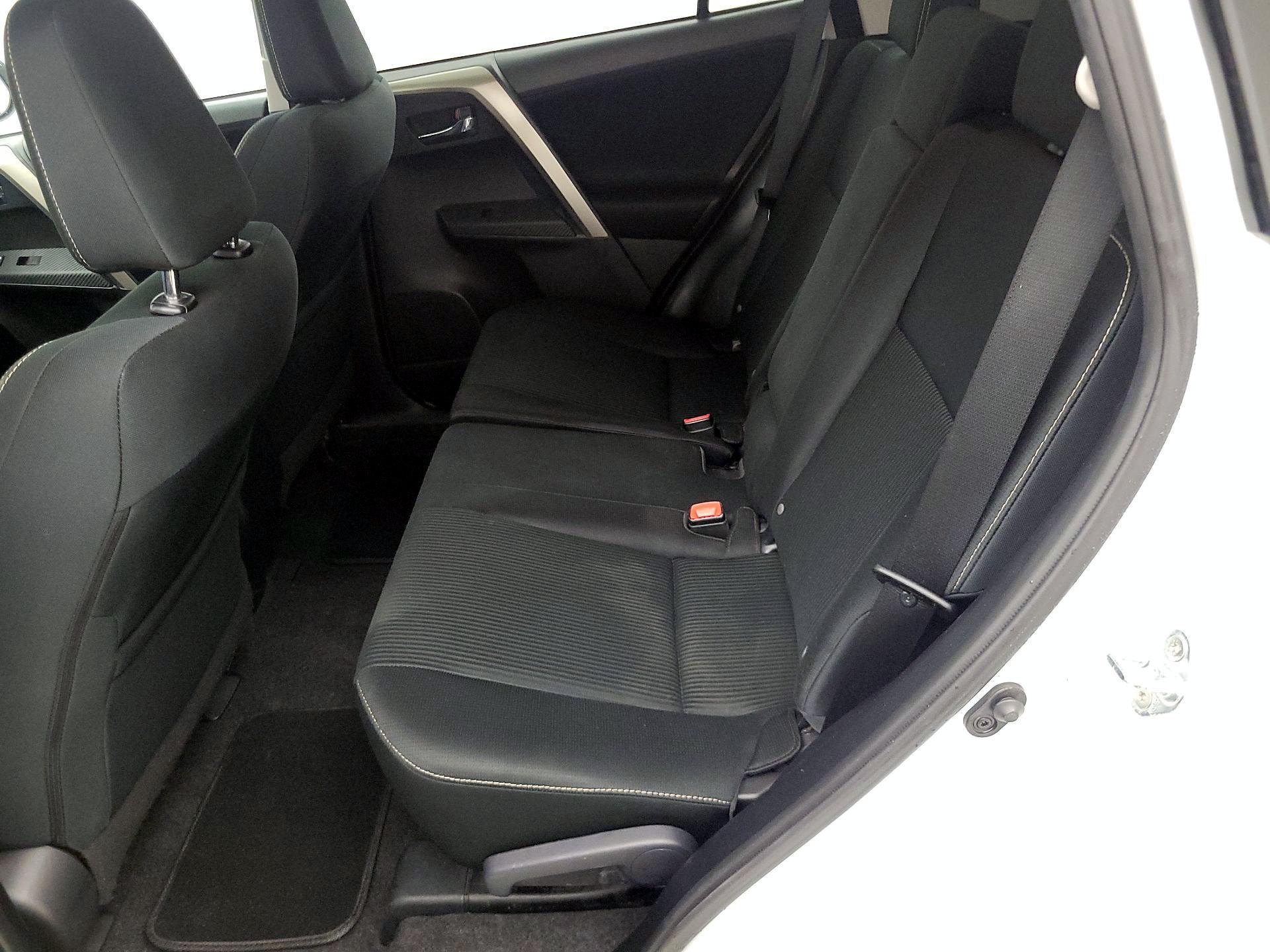Thumbnail: 2015 Toyota RAV4 - 20