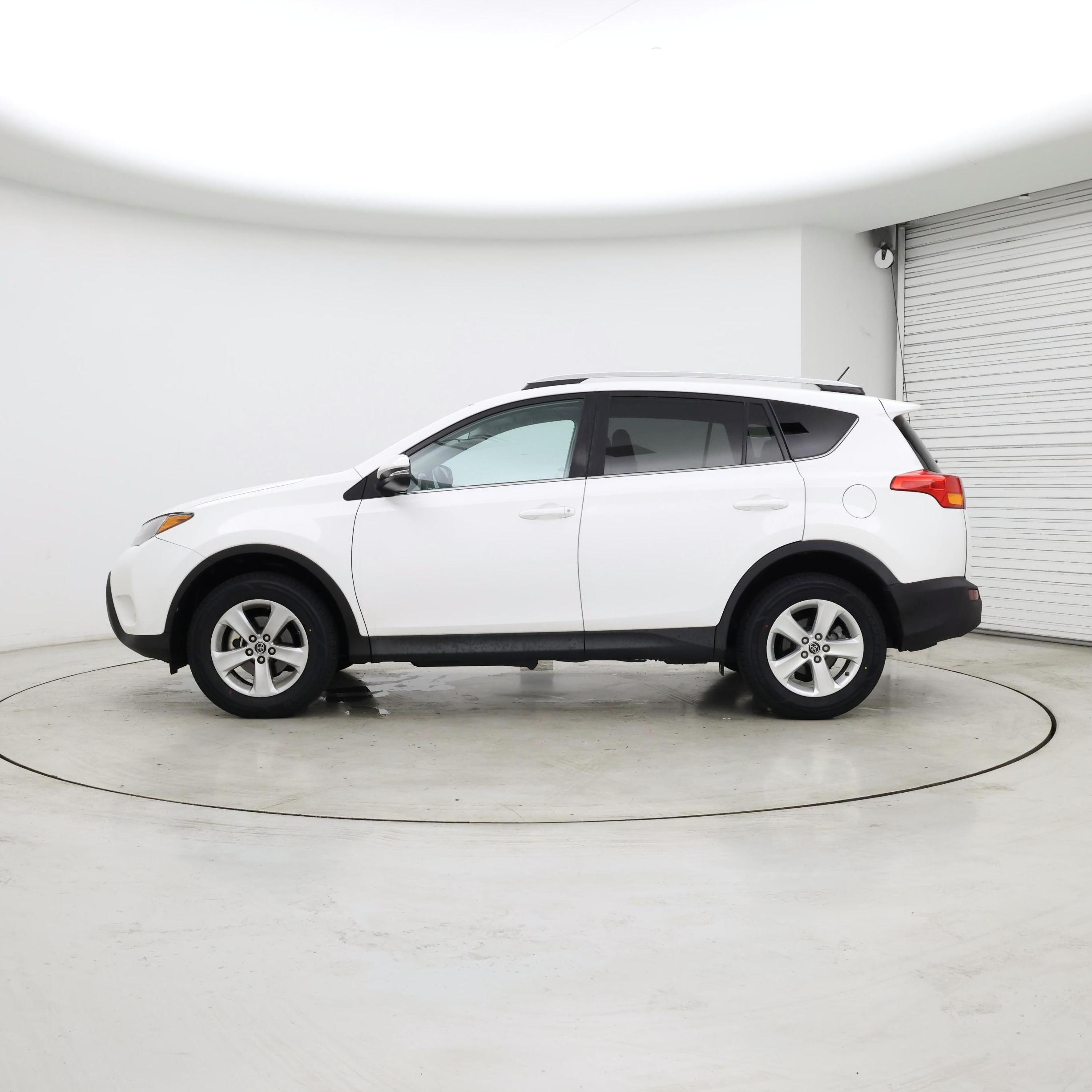 Thumbnail: 2015 Toyota RAV4 - 3