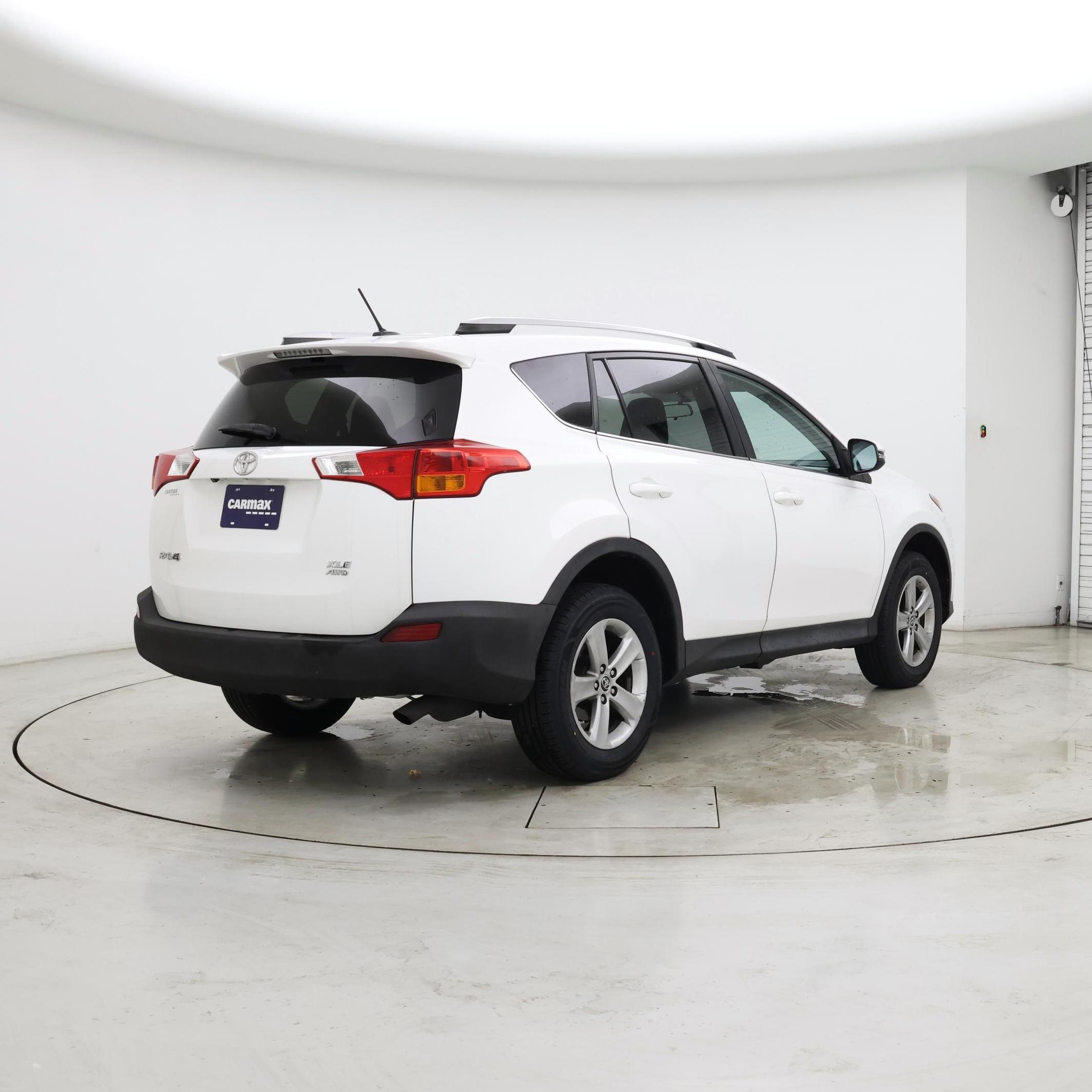 Thumbnail: 2015 Toyota RAV4 - 8