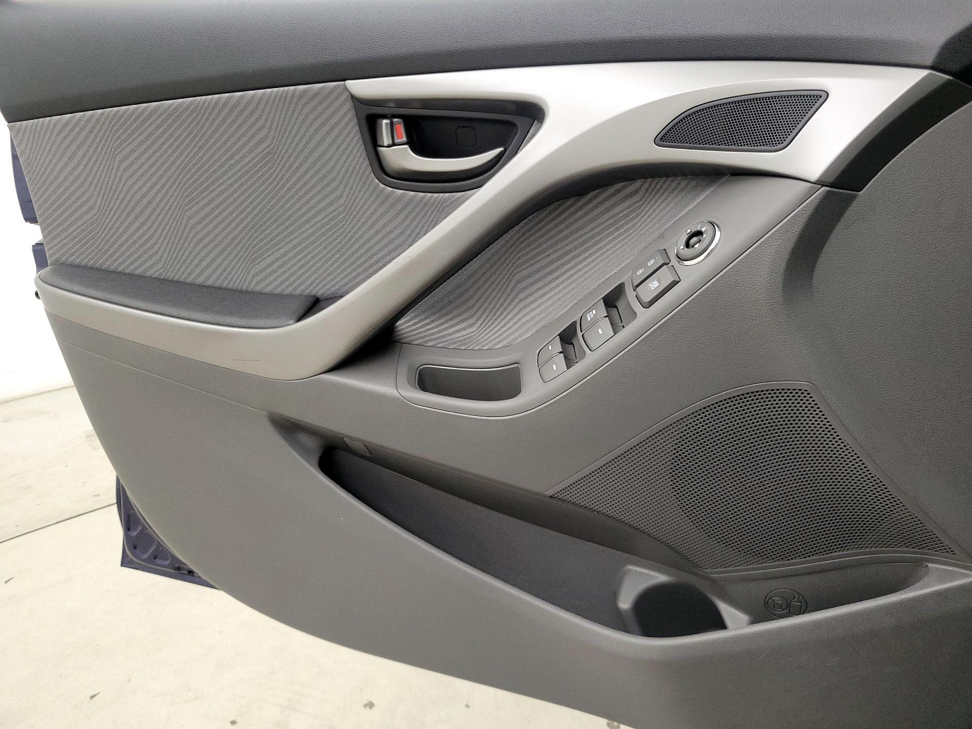 Thumbnail: 2013 Hyundai Elantra - 12