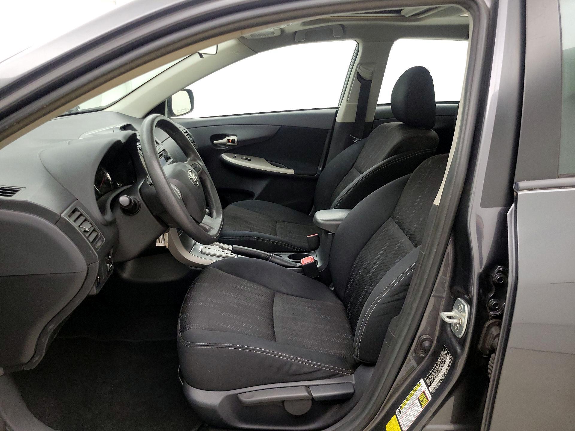 Thumbnail: 2013 Toyota Corolla - 11