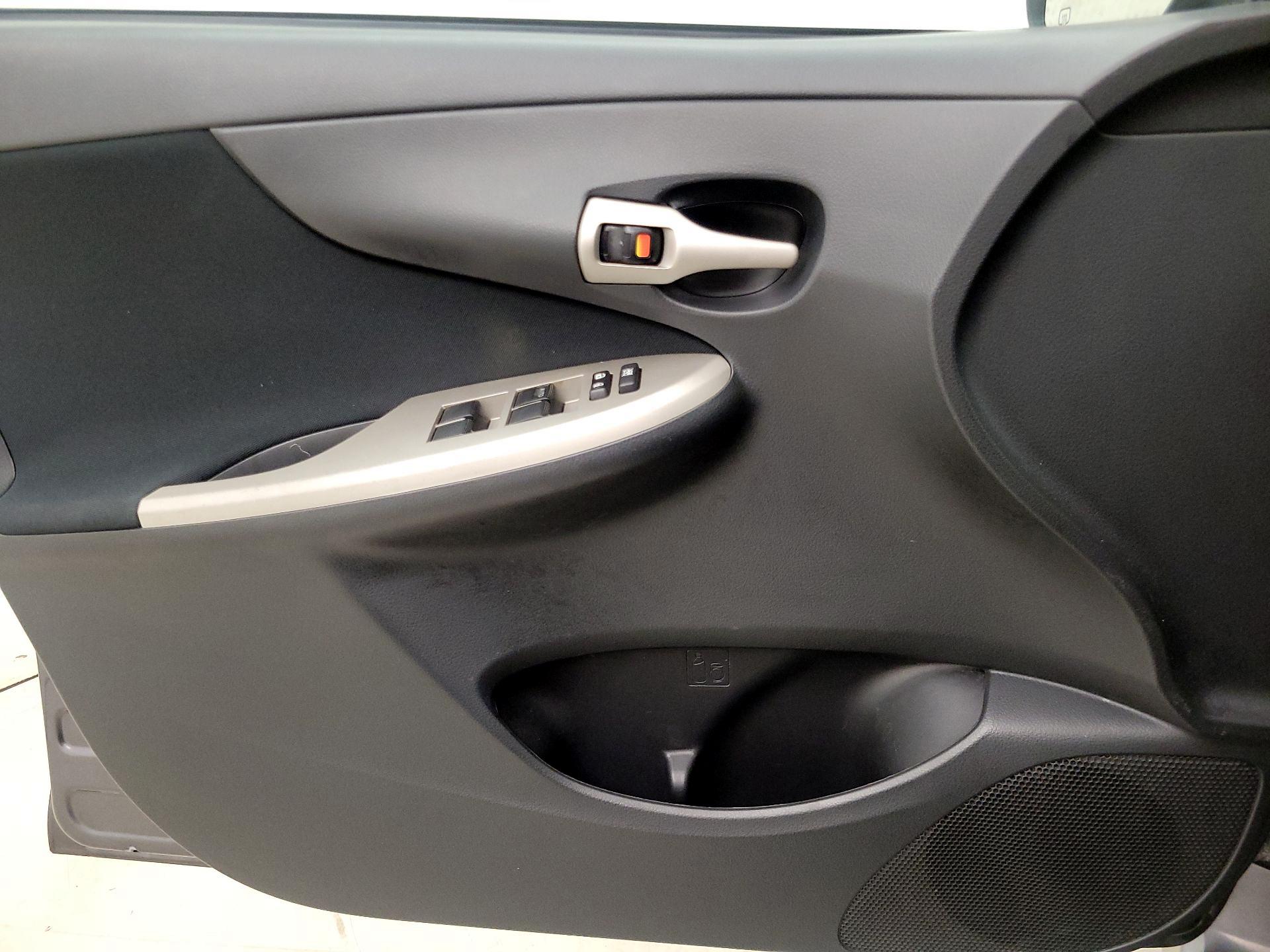 Thumbnail: 2013 Toyota Corolla - 12