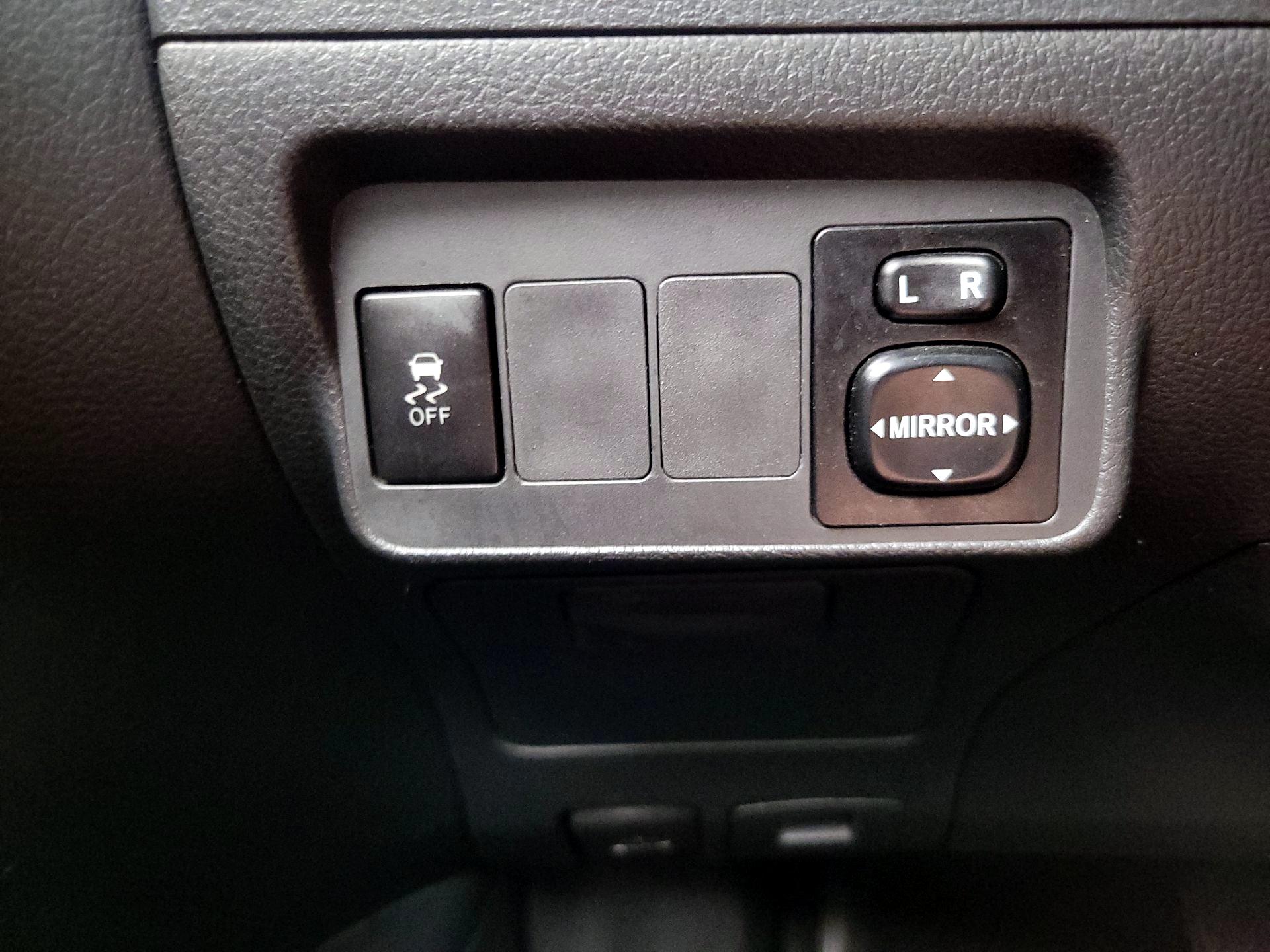 Thumbnail: 2013 Toyota Corolla - 13