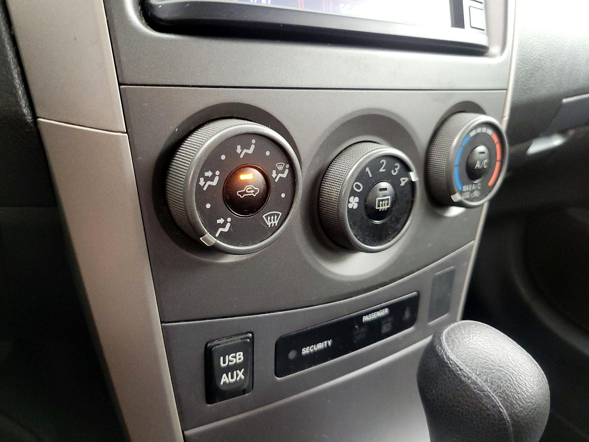 Thumbnail: 2013 Toyota Corolla - 16