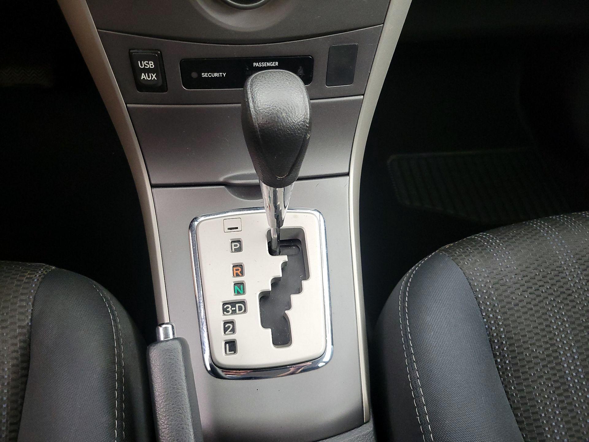 Thumbnail: 2013 Toyota Corolla - 17