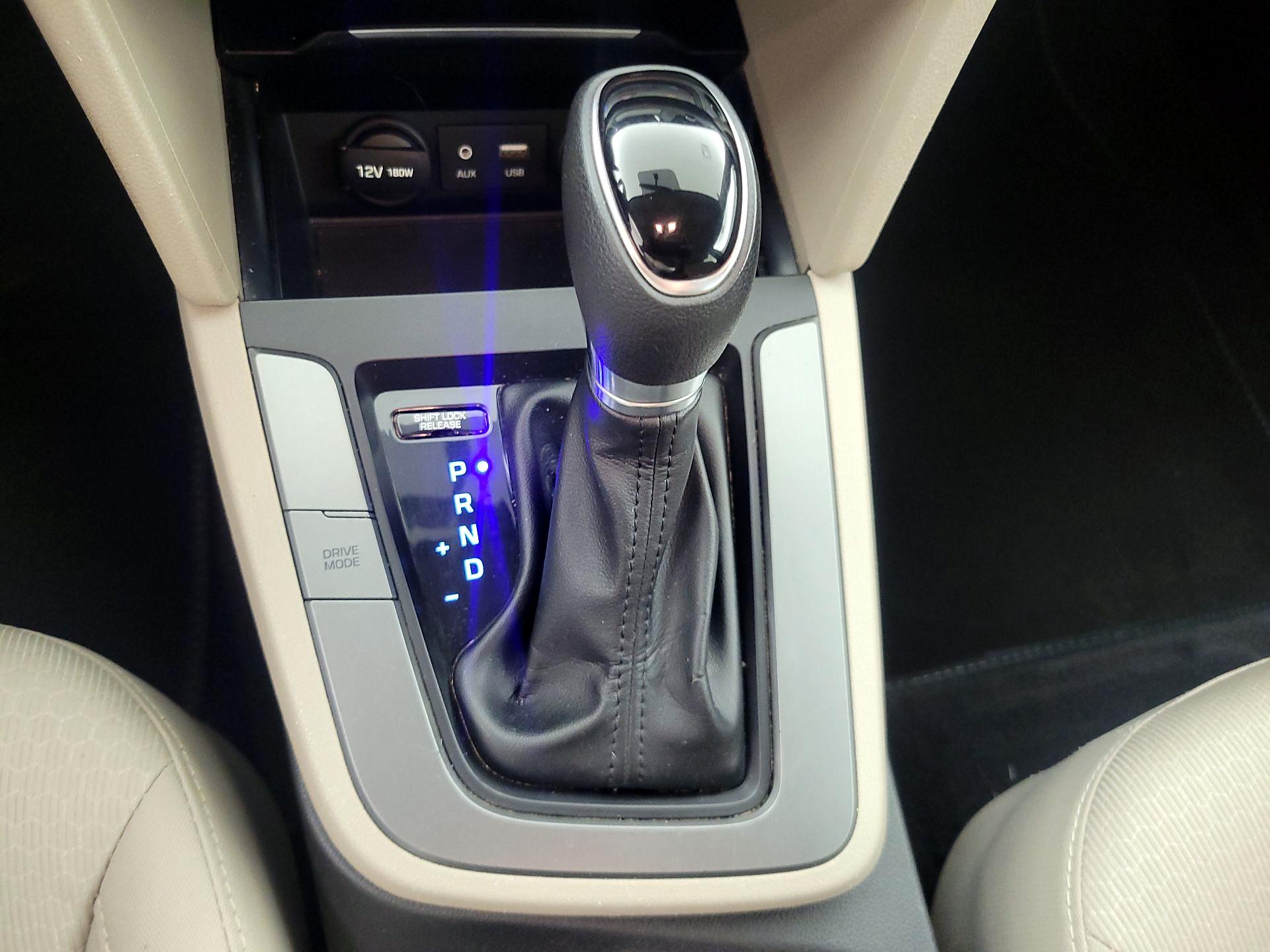 Thumbnail: 2017 Hyundai Elantra - 17