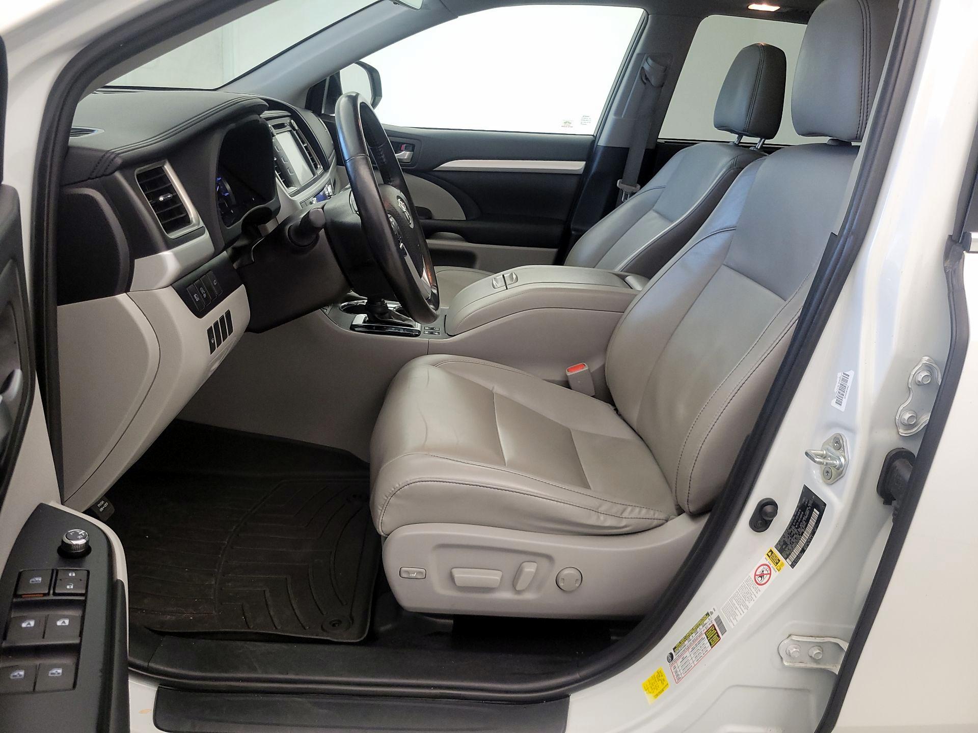Thumbnail: 2019 Toyota Highlander - 11