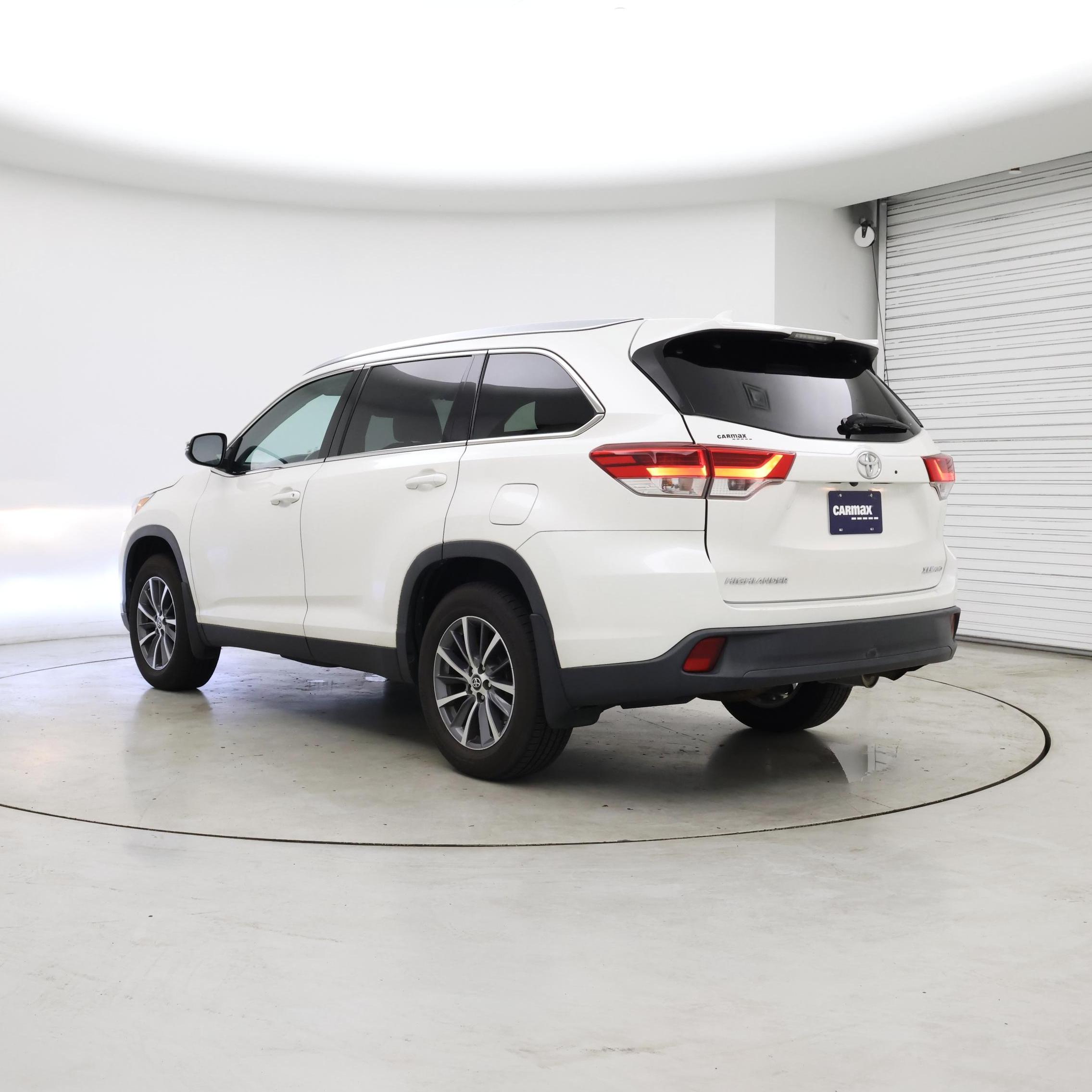 Thumbnail: 2019 Toyota Highlander - 2