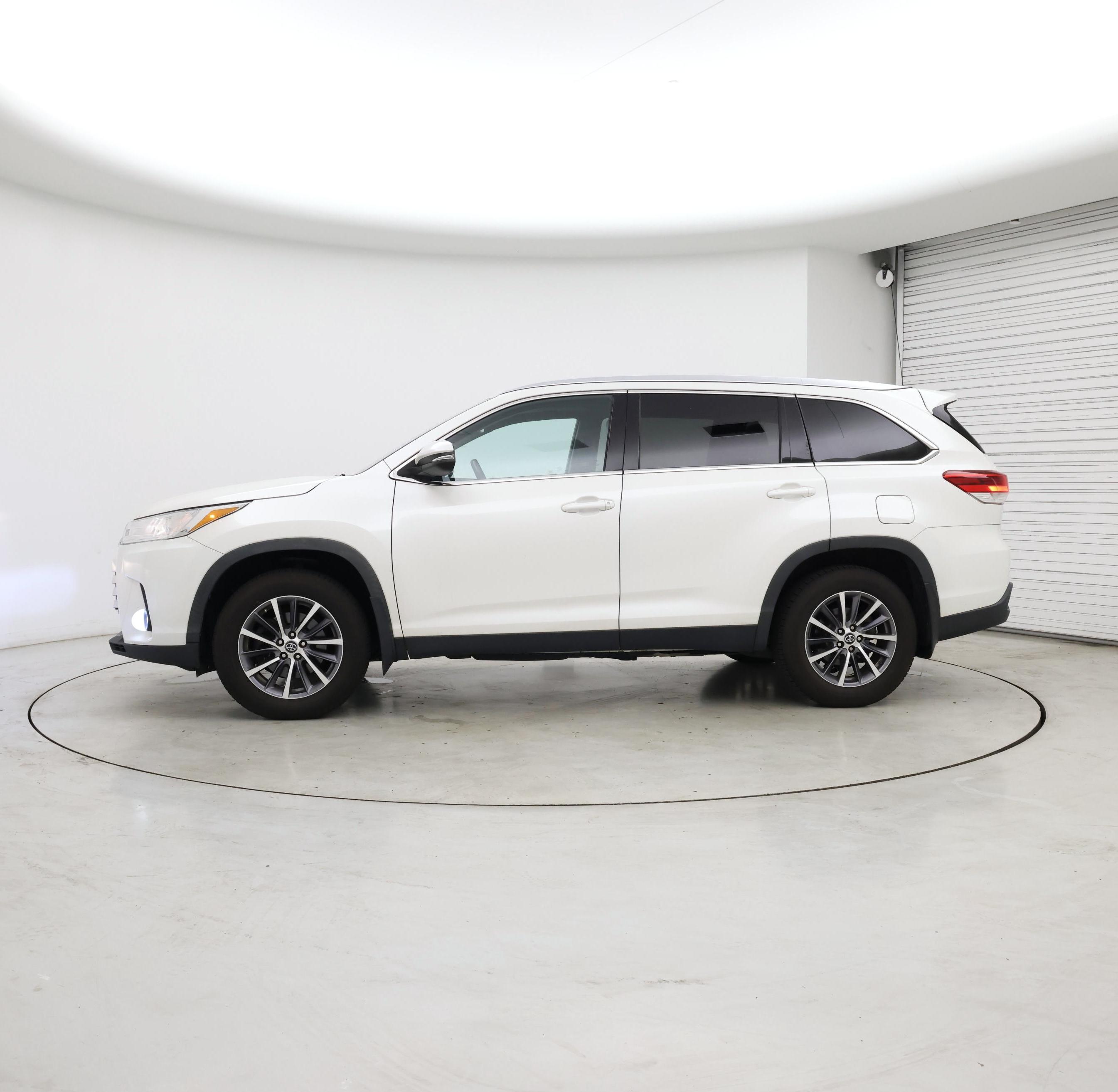 Thumbnail: 2019 Toyota Highlander - 3