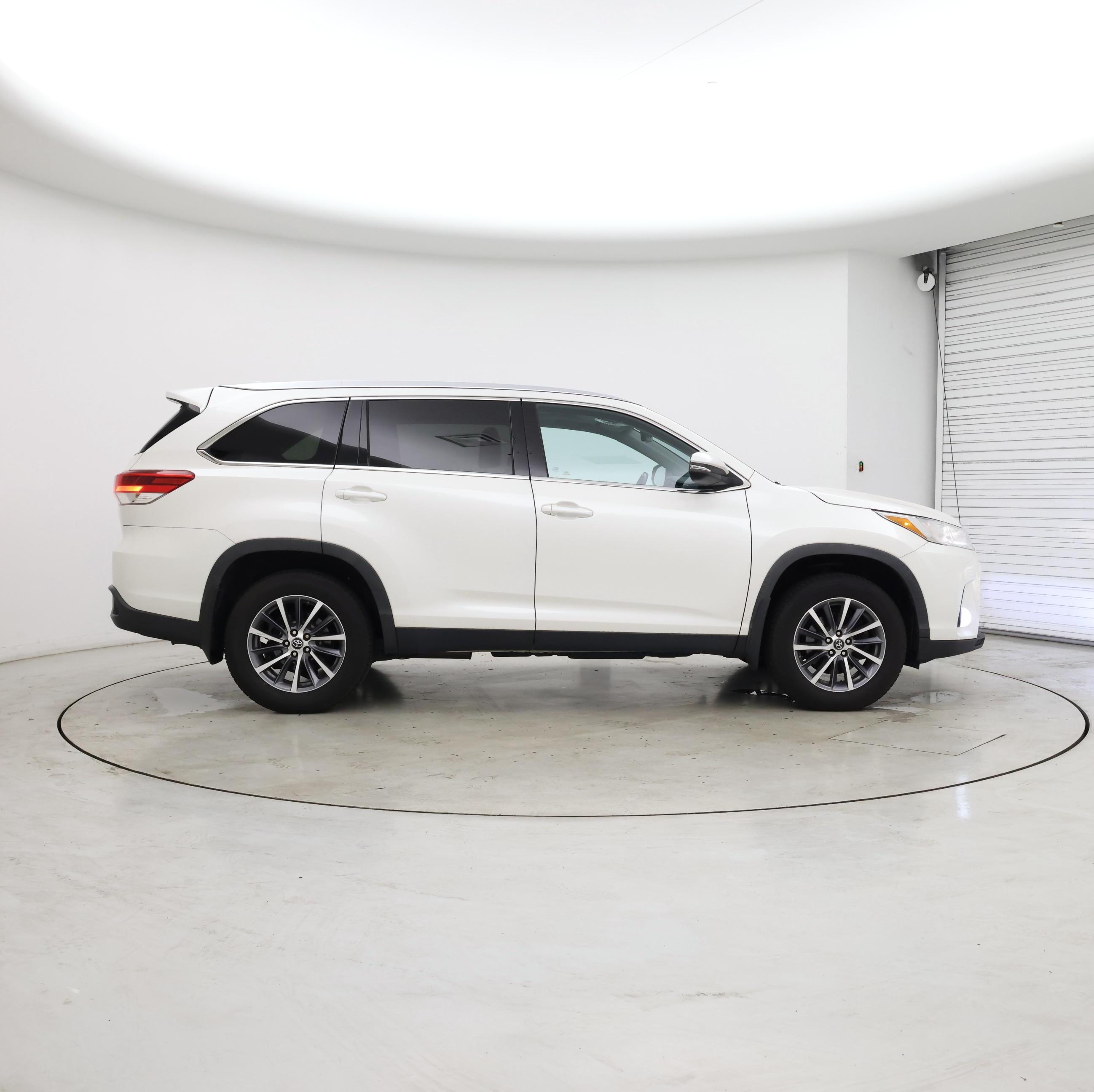 Thumbnail: 2019 Toyota Highlander - 7